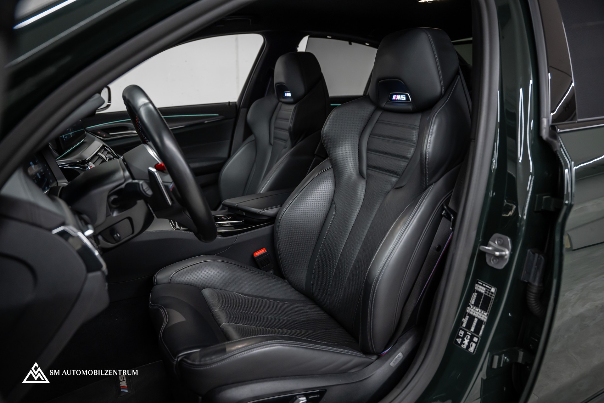 BMW M5 Competition xDrive / Laserlight / 360° / Sitzbelüftung / Head-Up-image-18