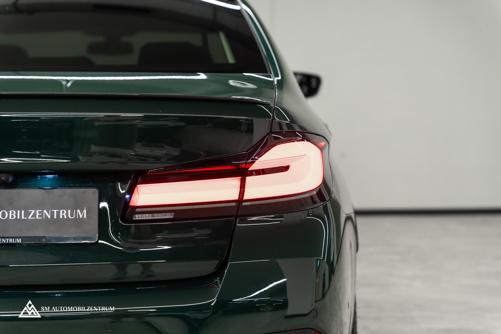 BMW M5 Competition xDrive / Laserlight / 360° / Sitzbelüftung / Head-Up-image-11