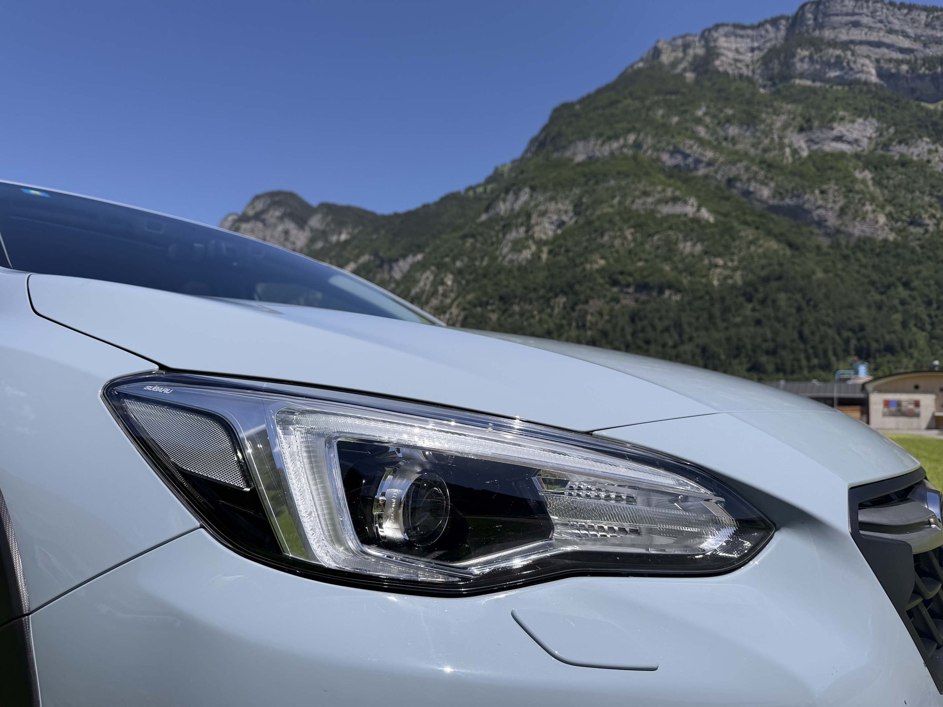 SUBARU XV 2.0i e-Boxer Luxury-image-1