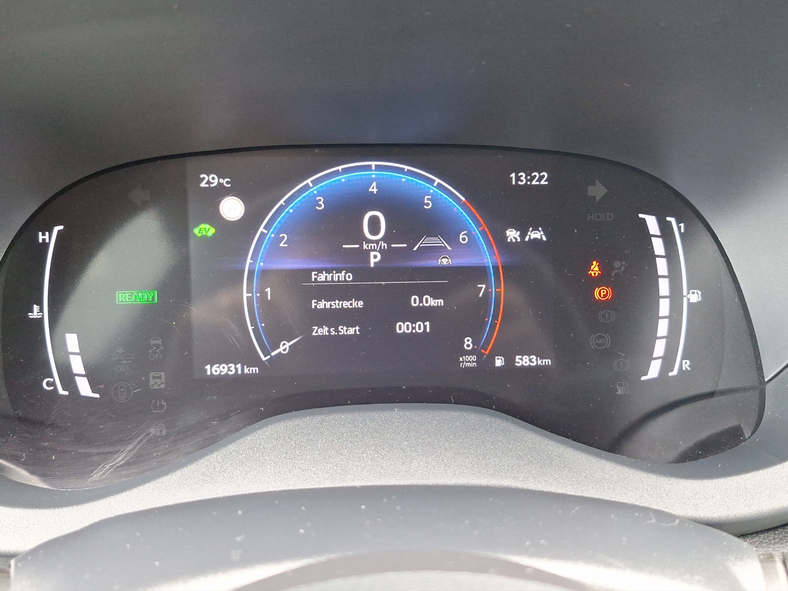TOYOTA Yaris Cross 1.5 VVT-i HSD Trend AWD-i-image-14