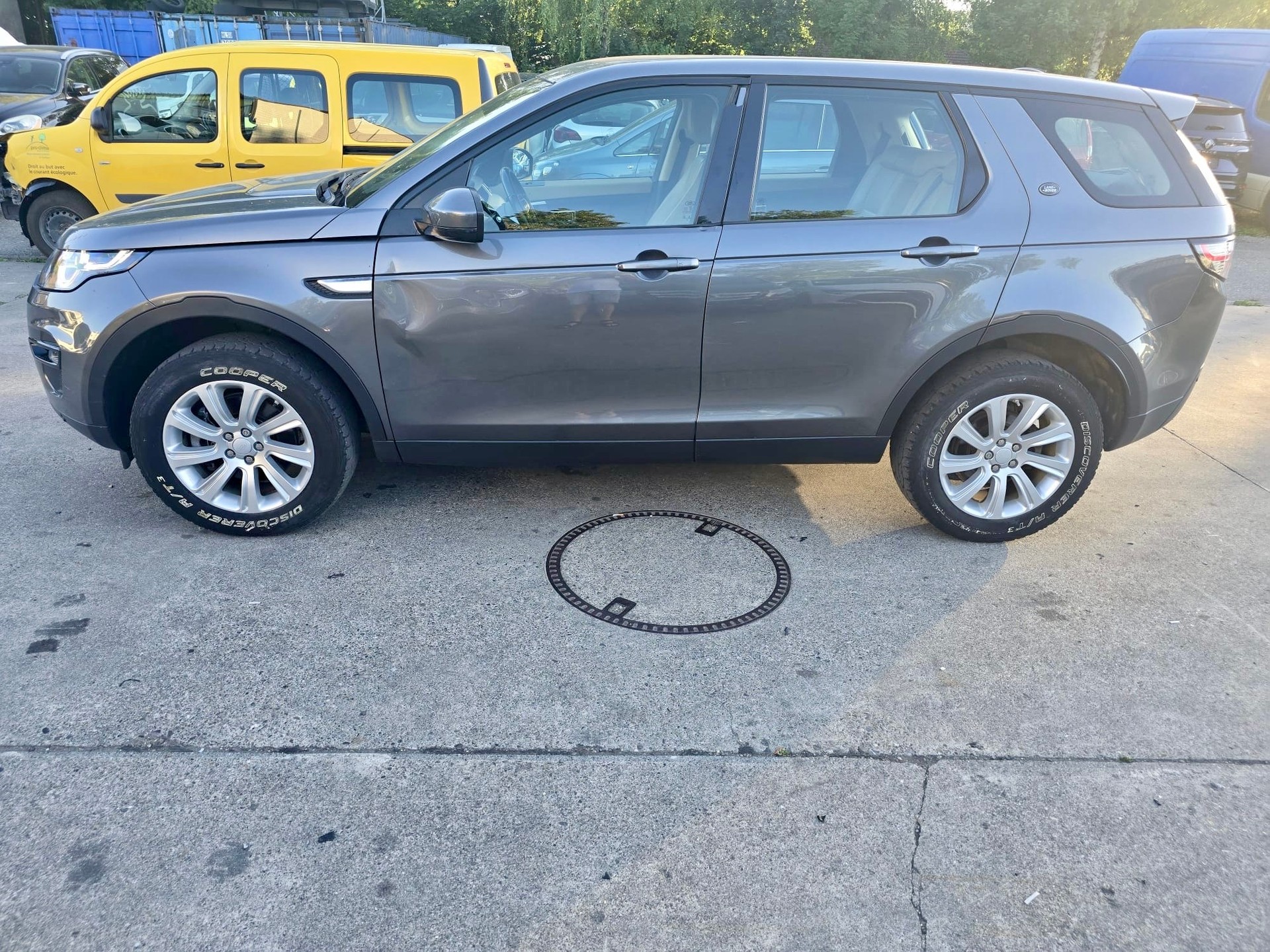 LAND ROVER Discovery Sport 2.0 TD4 SE-image-4