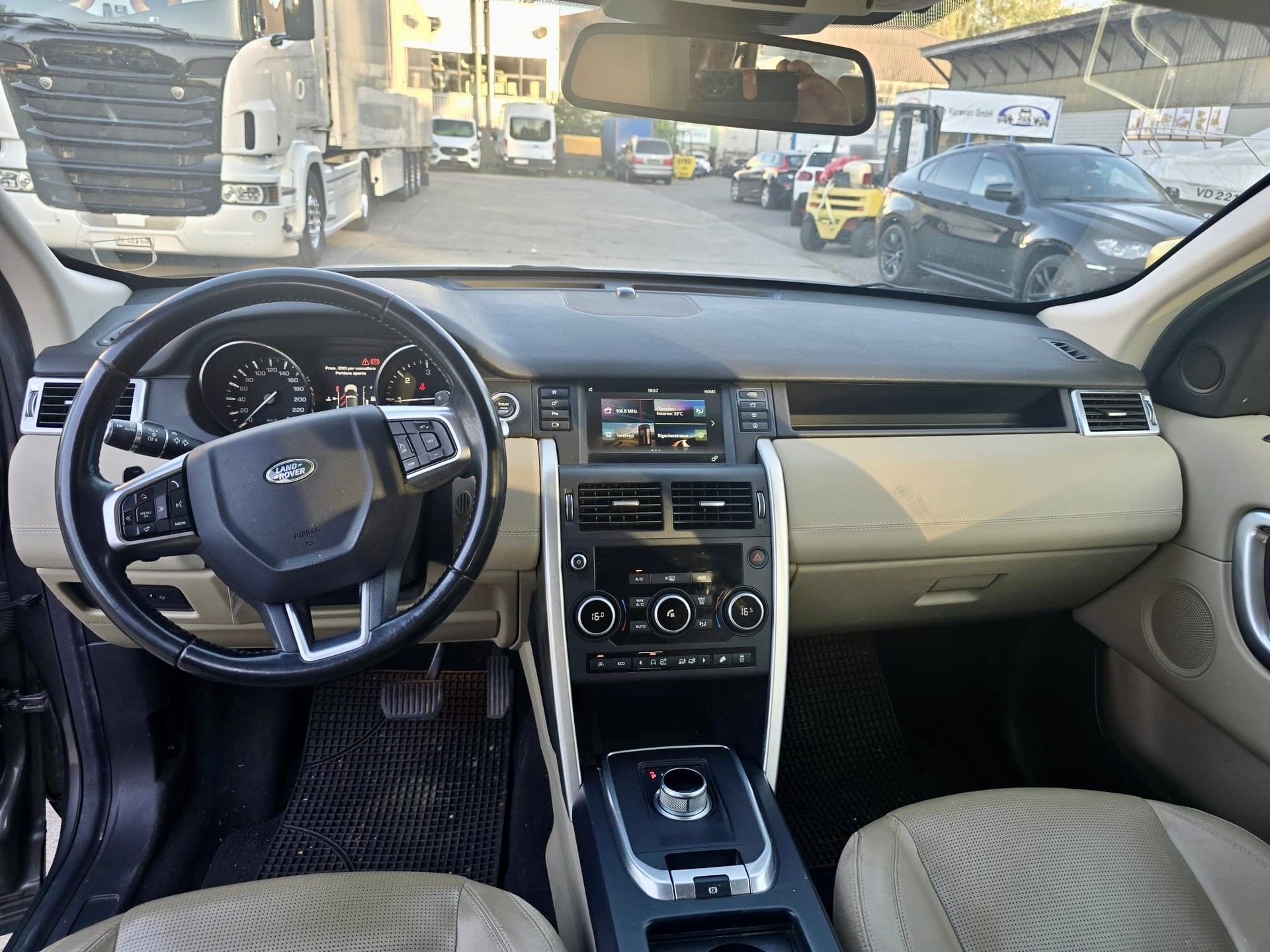 LAND ROVER Discovery Sport 2.0 TD4 SE-image-8