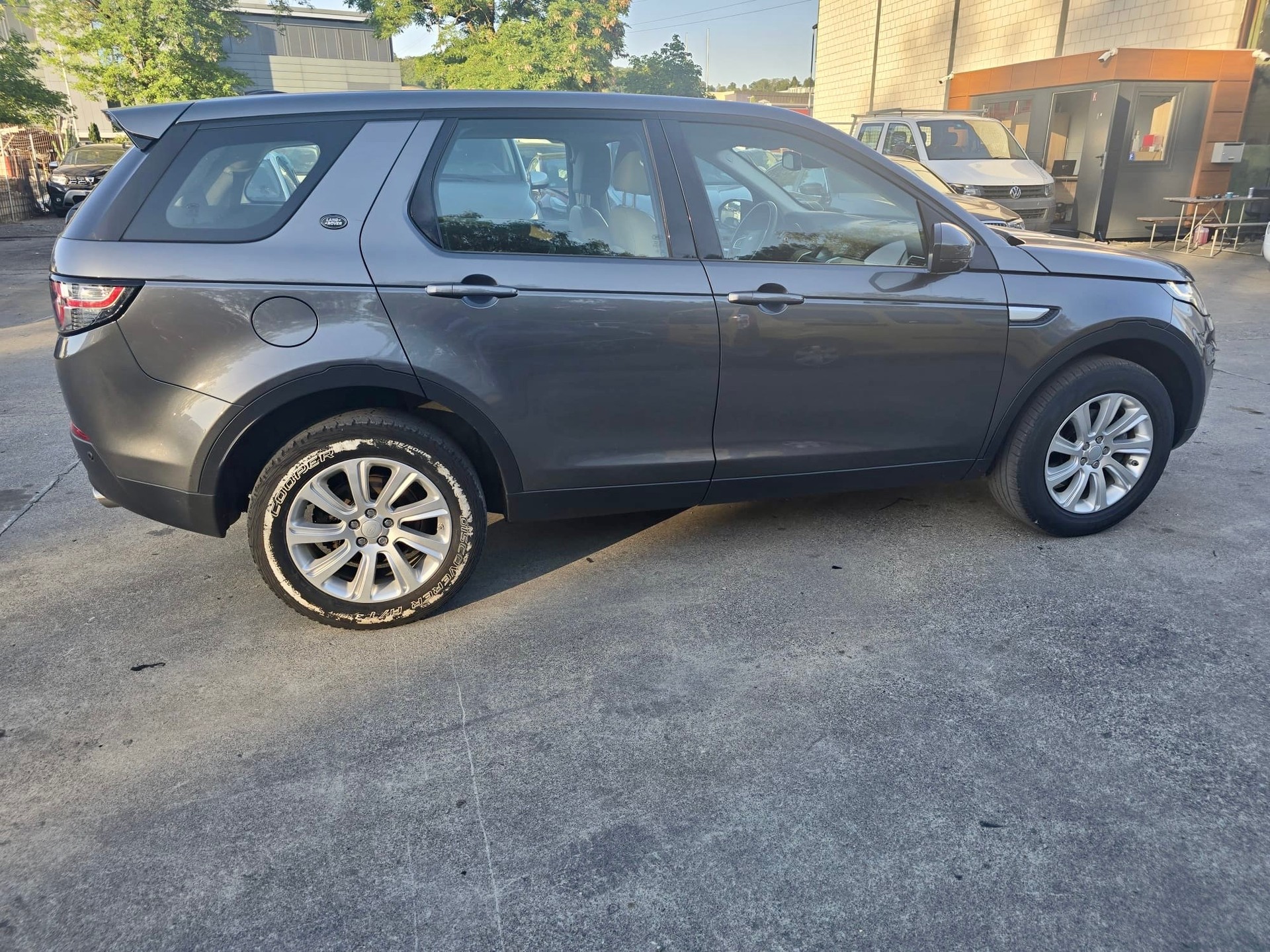 LAND ROVER Discovery Sport 2.0 TD4 SE-image-5