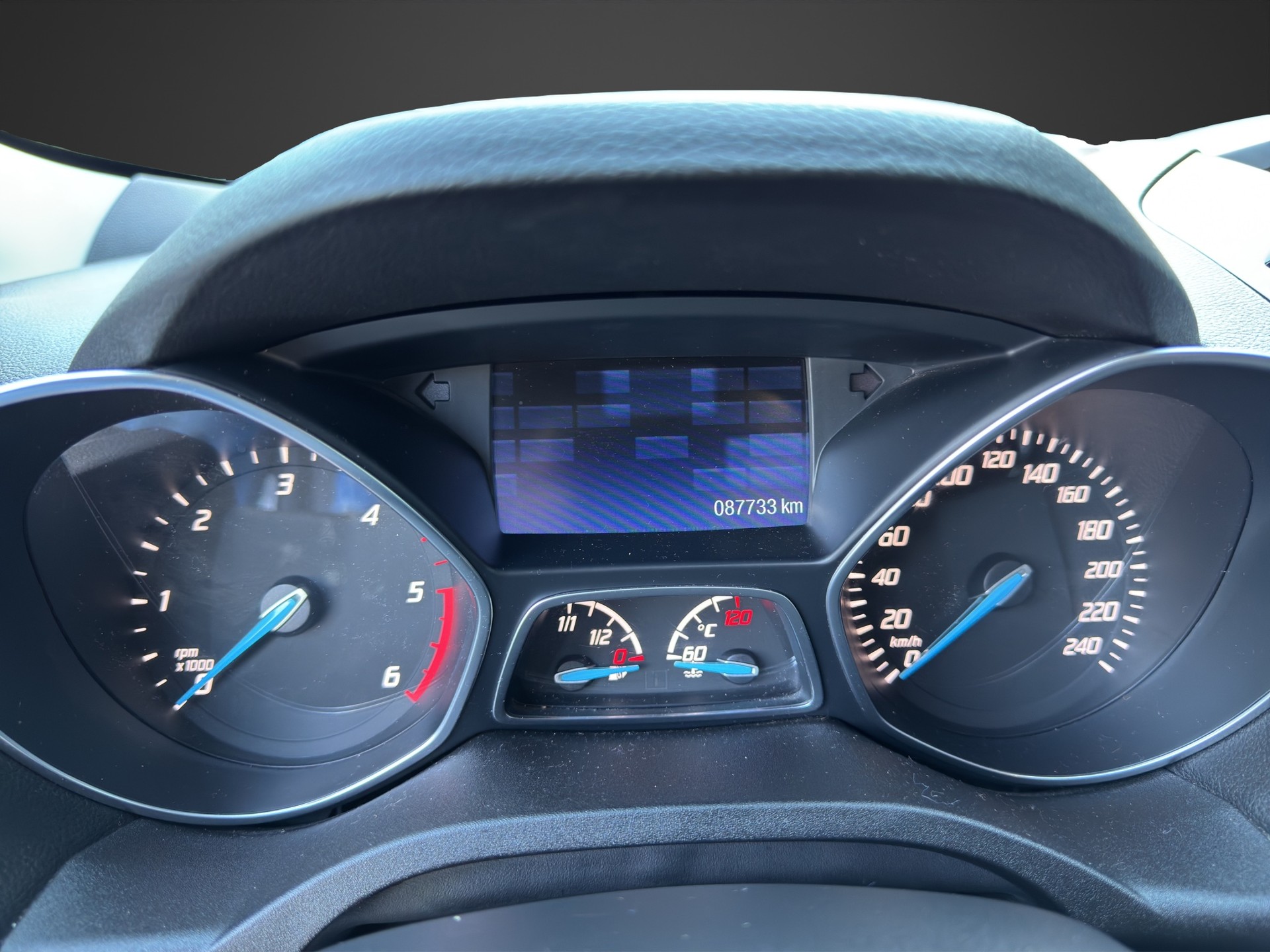 FORD Kuga 2.0 TDCi Carving 4WD PowerShift-image-11