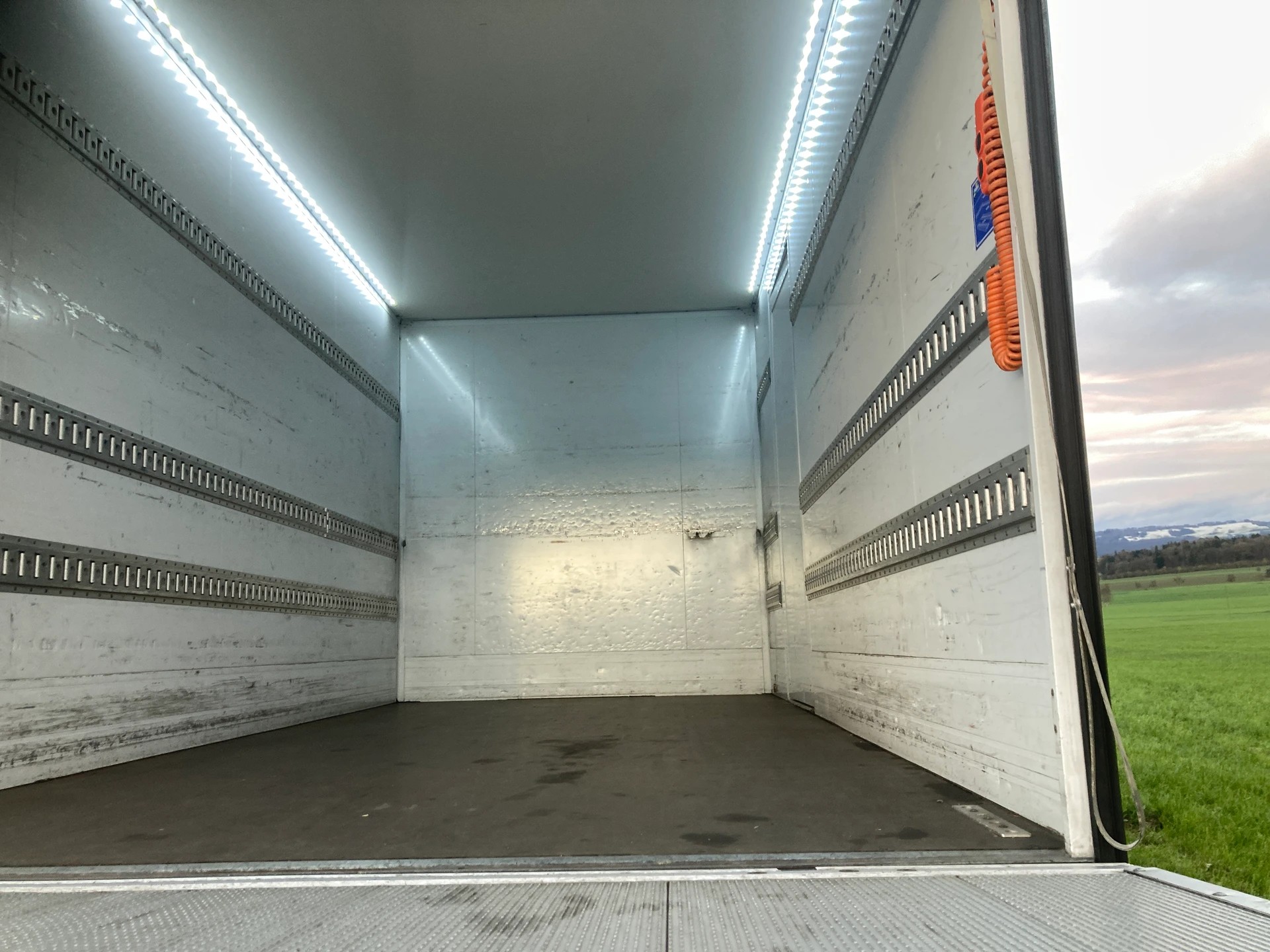 VW Crafter 35 2.0 BiTDI L4 mit Hebebühne-image-6