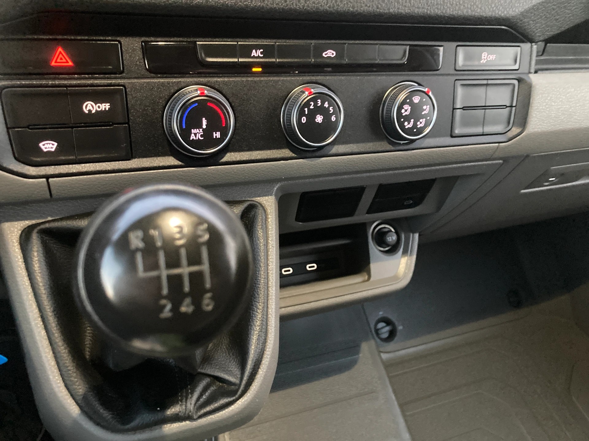 VW Crafter 35 2.0 BiTDI L4 mit Hebebühne-image-13
