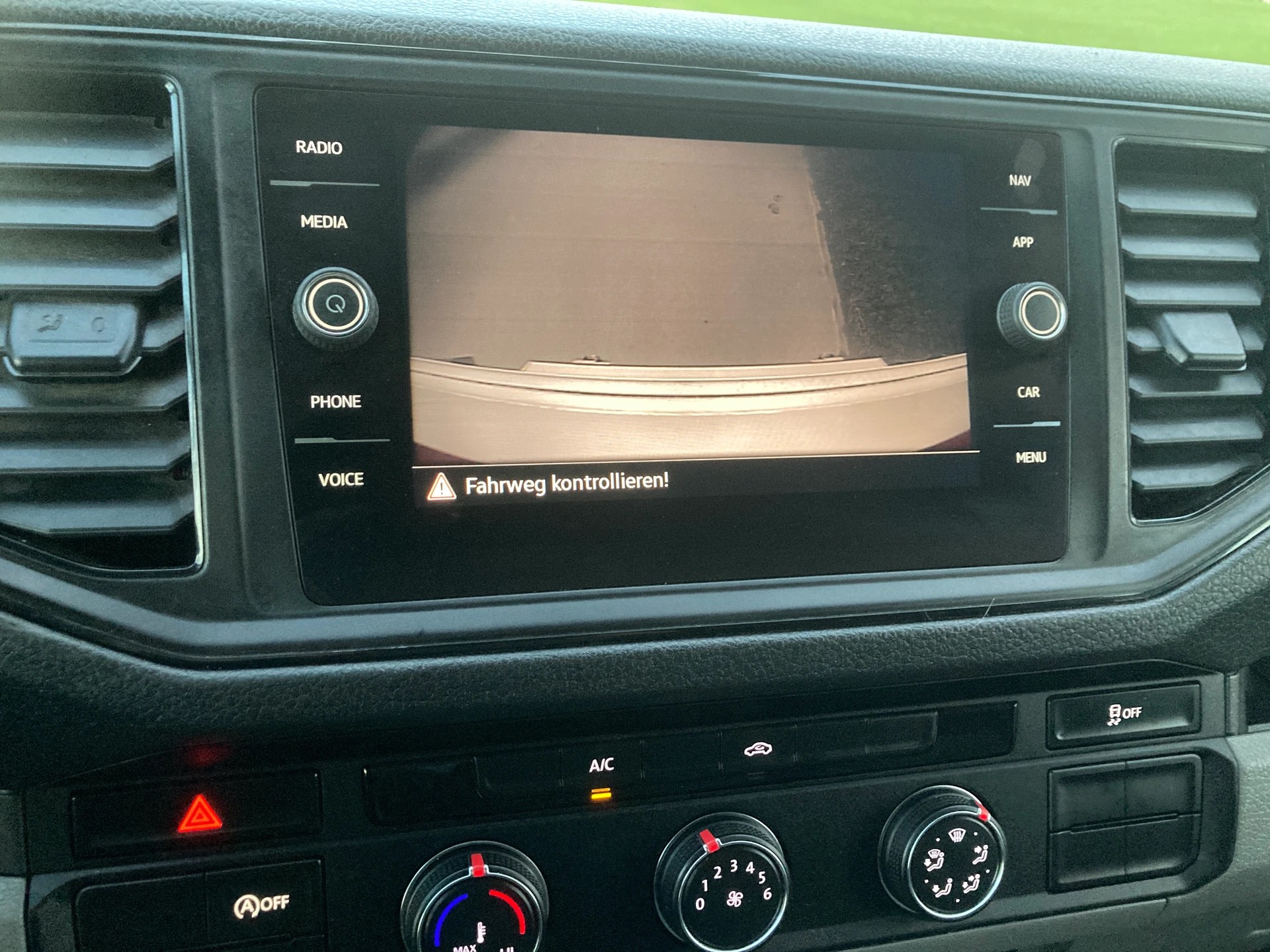 VW Crafter 35 2.0 BiTDI L4 mit Hebebühne-image-12