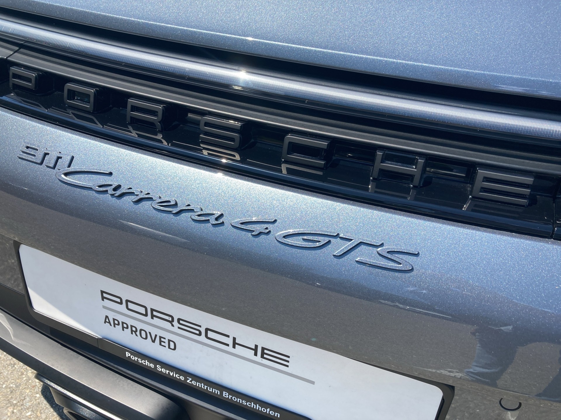PORSCHE 911 Carrera 4 GTS Coupé-image-19
