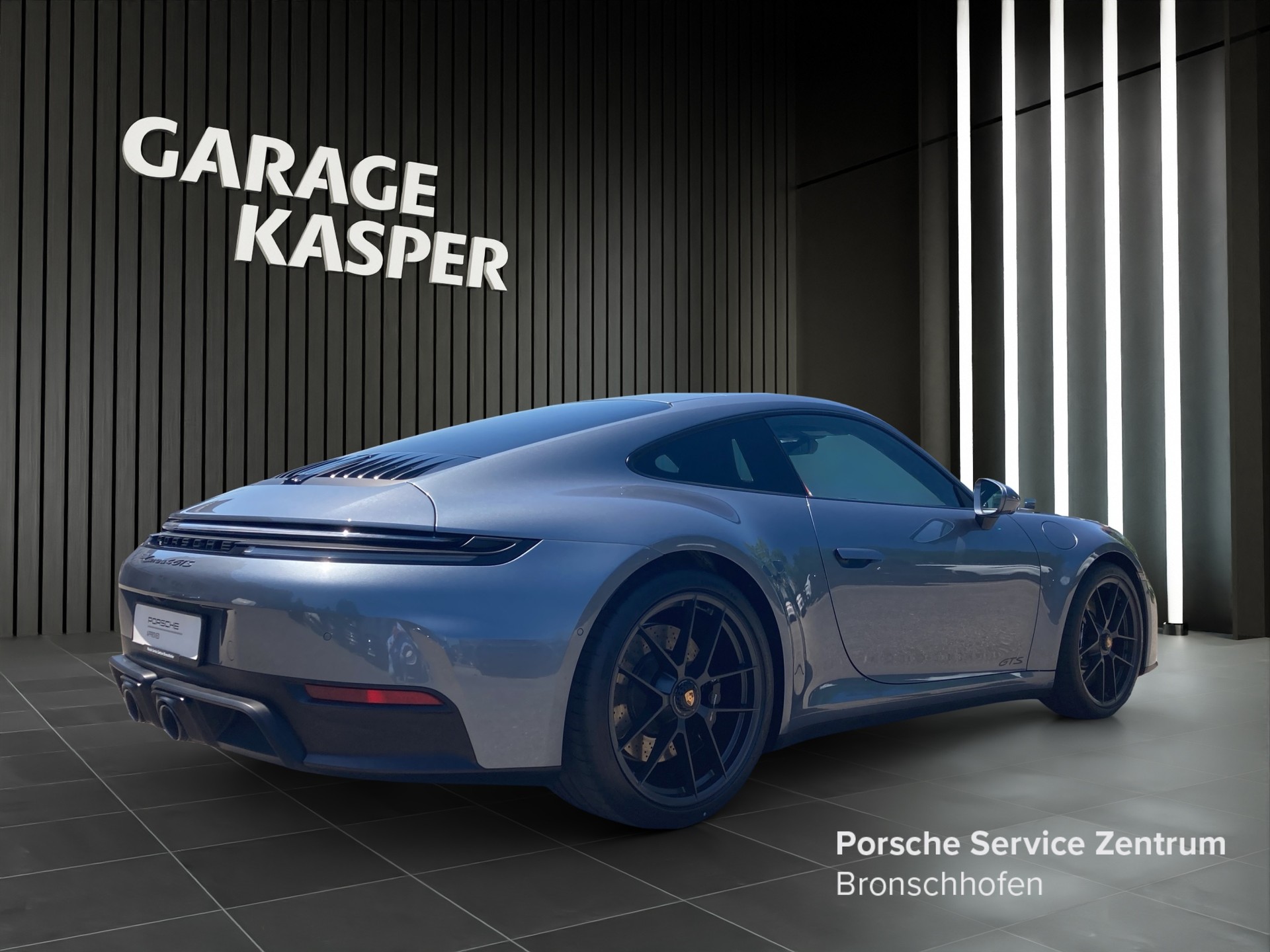 PORSCHE 911 Carrera 4 GTS Coupé-image-4
