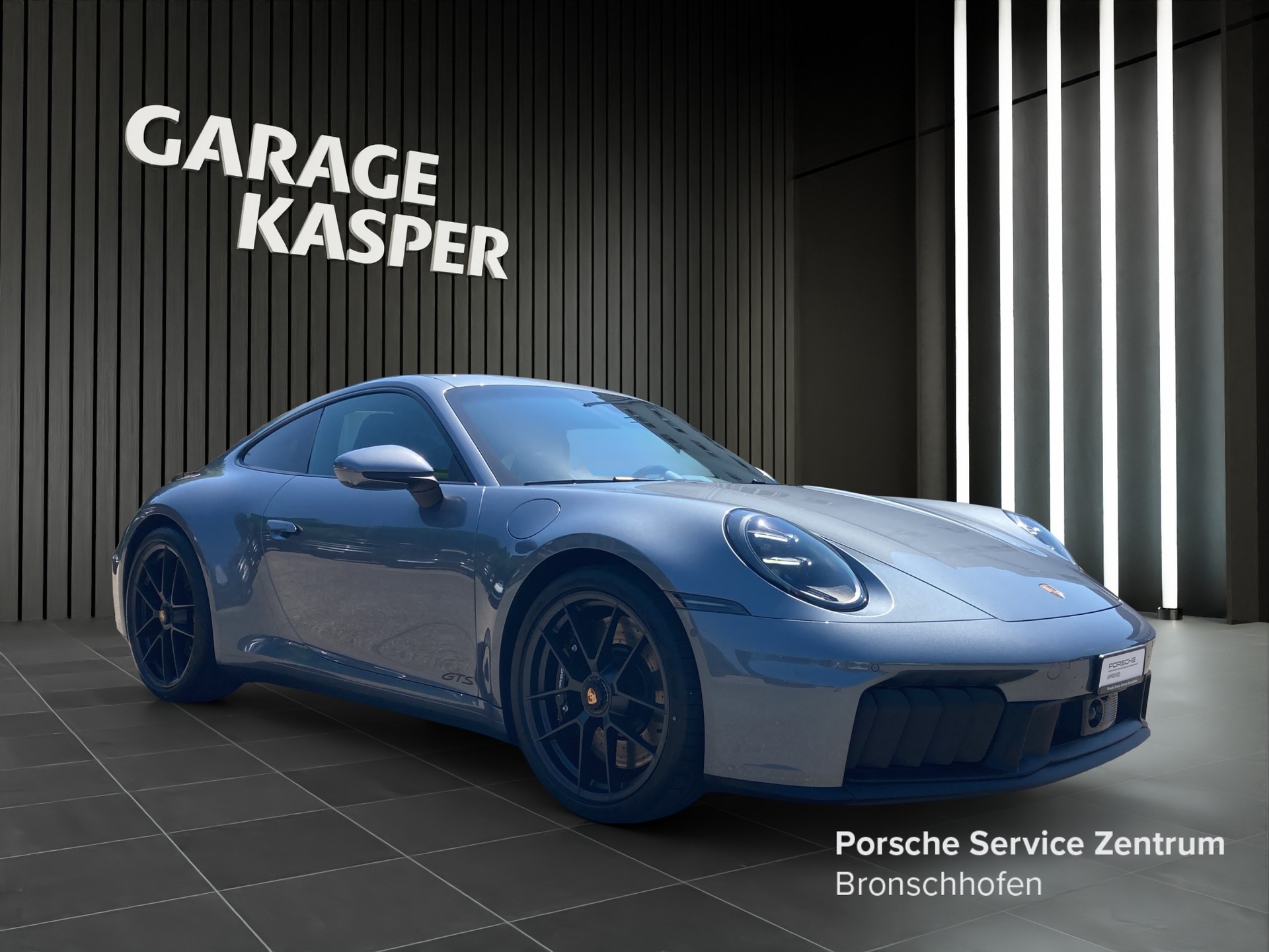 PORSCHE 911 Carrera 4 GTS Coupé-image-6