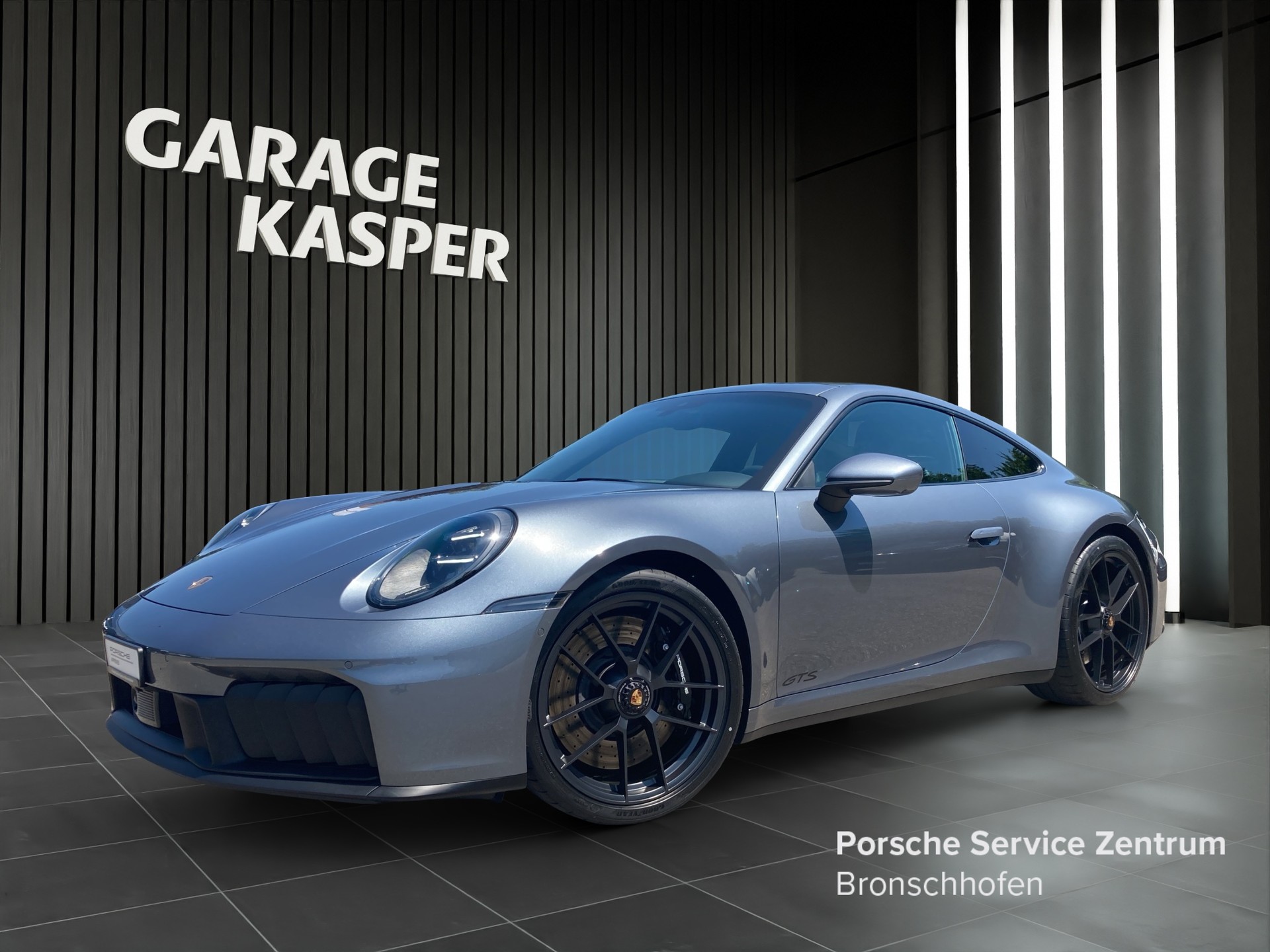 PORSCHE 911 Carrera 4 GTS Coupé-image-0