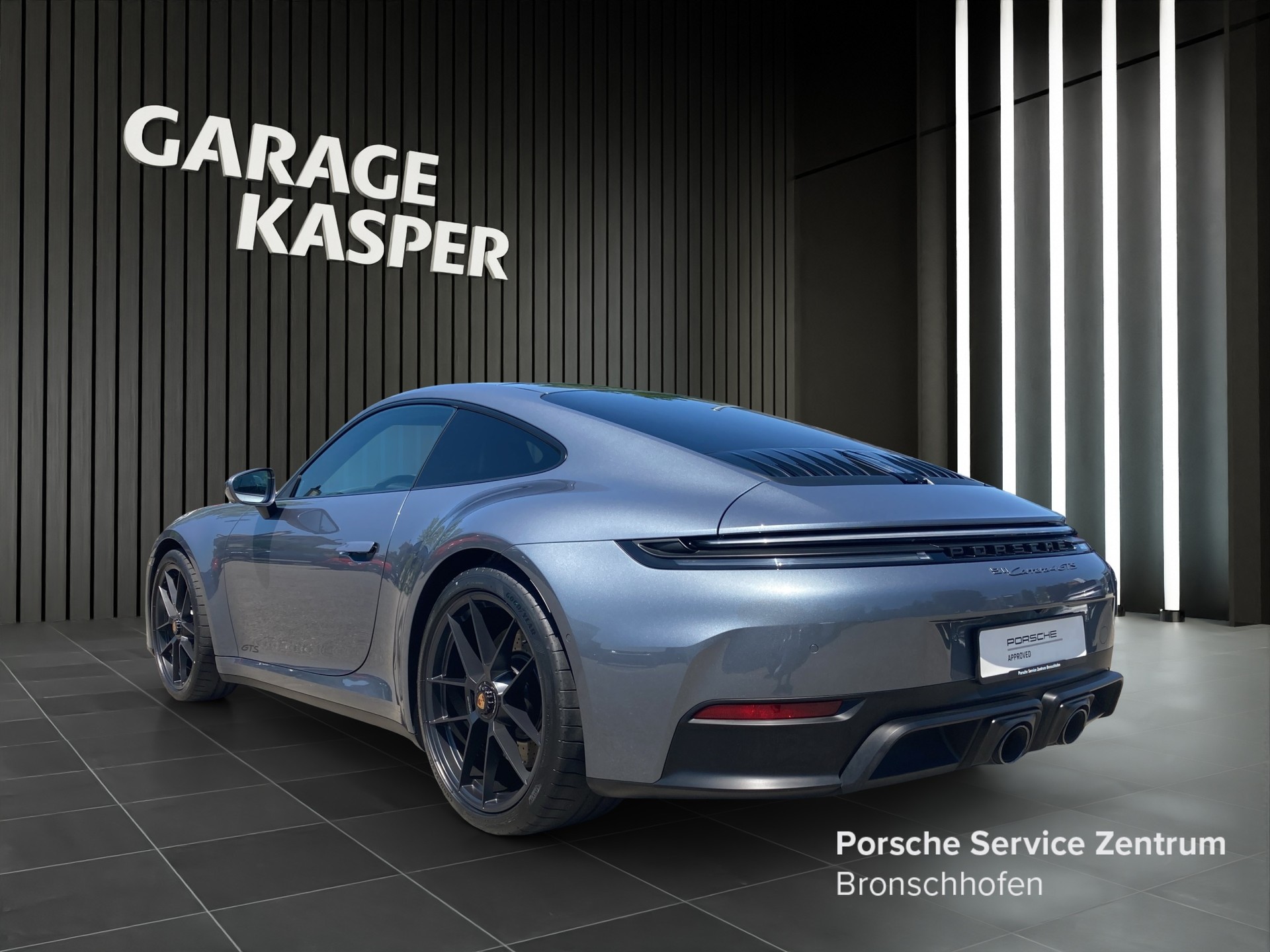 PORSCHE 911 Carrera 4 GTS Coupé-image-2