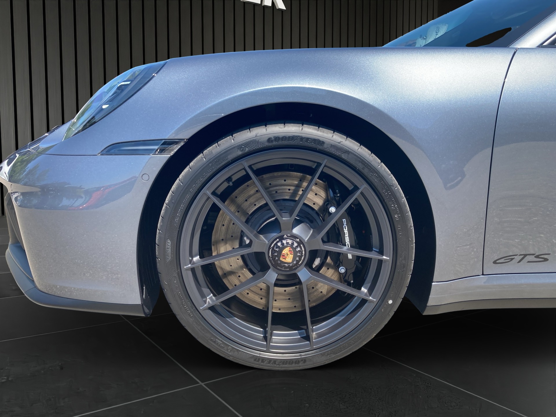 PORSCHE 911 Carrera 4 GTS Coupé-image-7