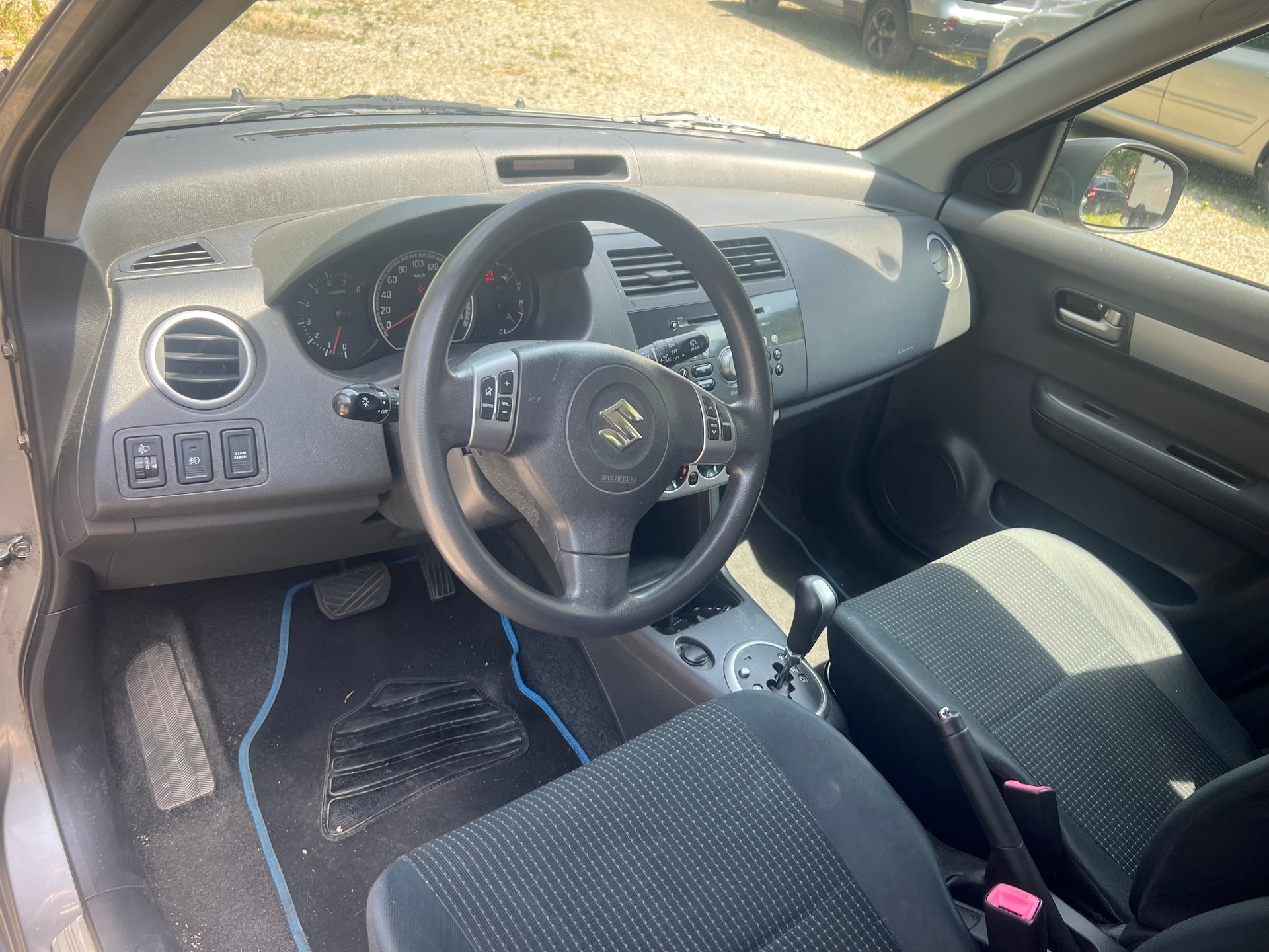 SUZUKI Swift 1.3i 16V GL-image-8