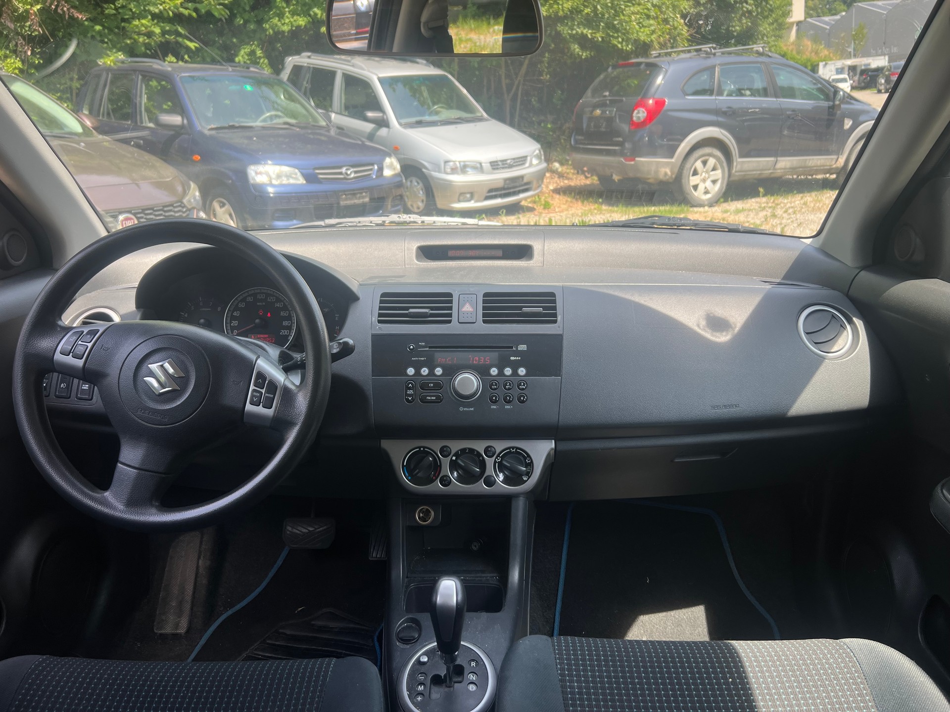 SUZUKI Swift 1.3i 16V GL-image-9