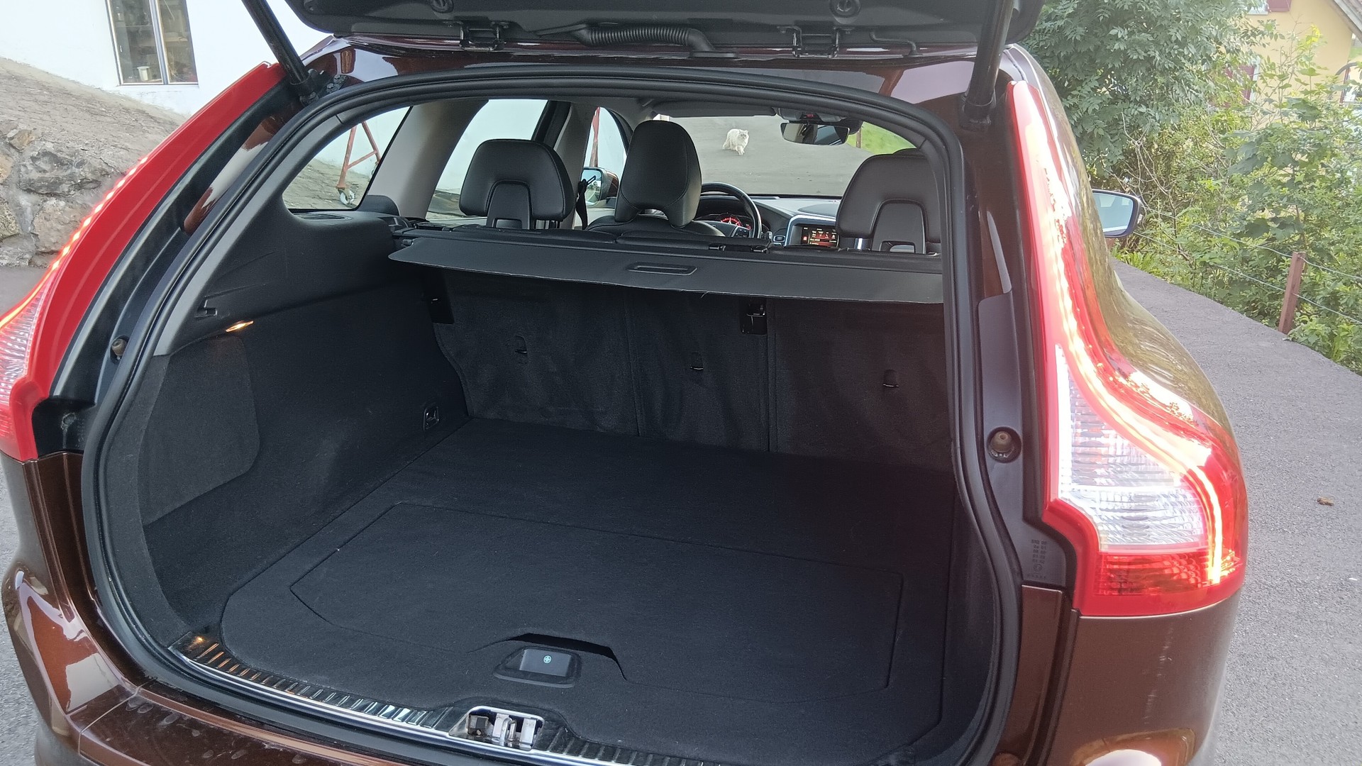 VOLVO XC60 D4 AWD Summum Geartronic-image-4