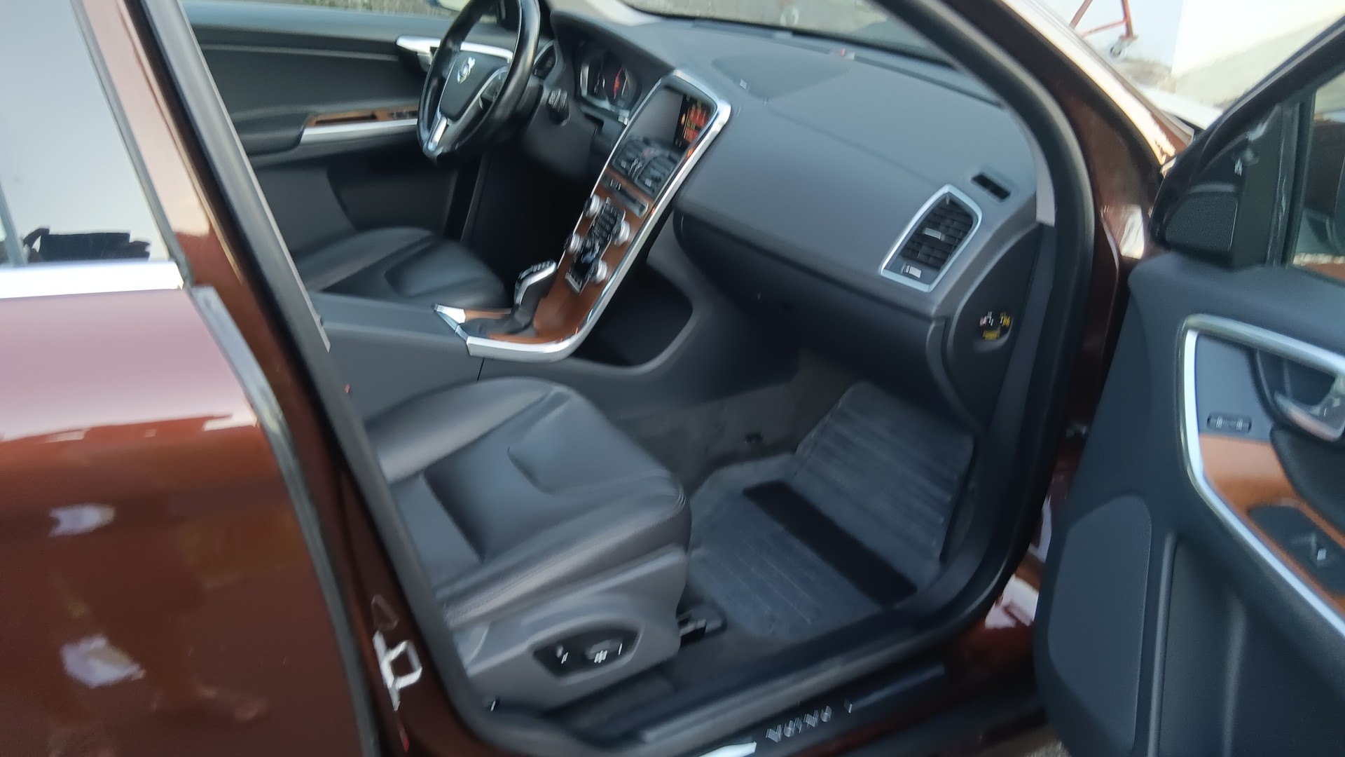 VOLVO XC60 D4 AWD Summum Geartronic-image-3