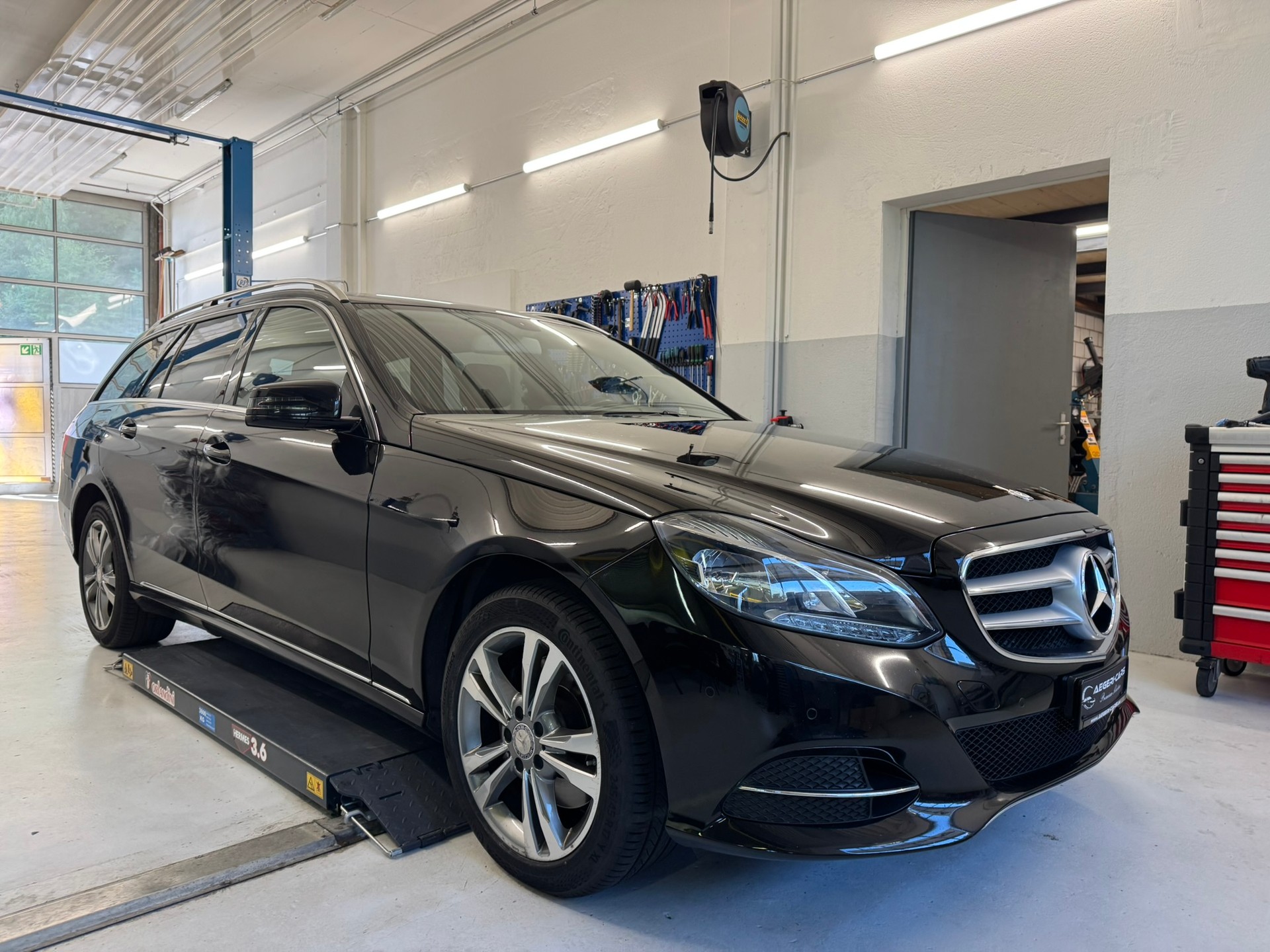 MERCEDES-BENZ E 250 BlueTEC Avantgarde 4Matic 7G-Tronic-image-2