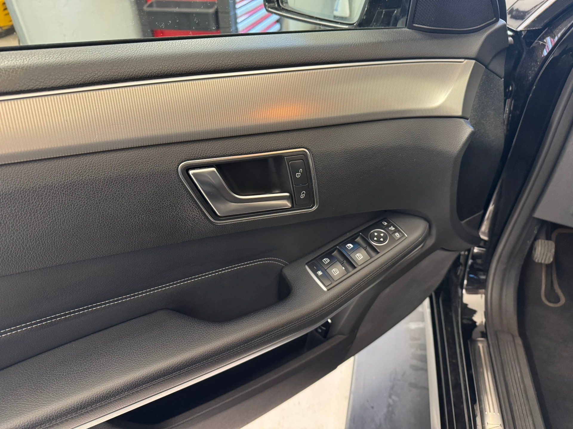 MERCEDES-BENZ E 250 BlueTEC Avantgarde 4Matic 7G-Tronic-image-8