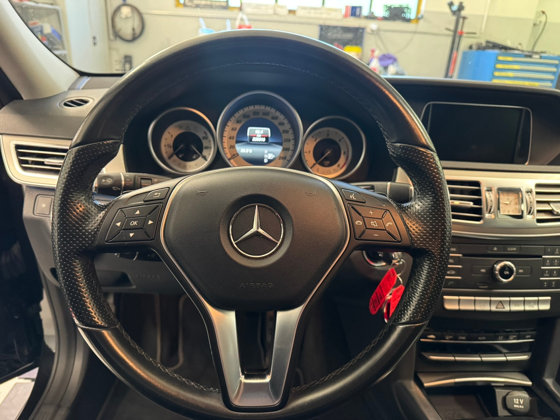 MERCEDES-BENZ E 250 BlueTEC Avantgarde 4Matic 7G-Tronic-image-9