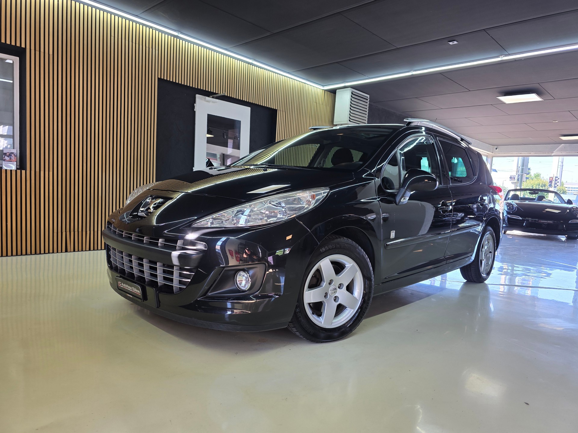 PEUGEOT 207 SW 1.4 16V Swiss Edition-image-0