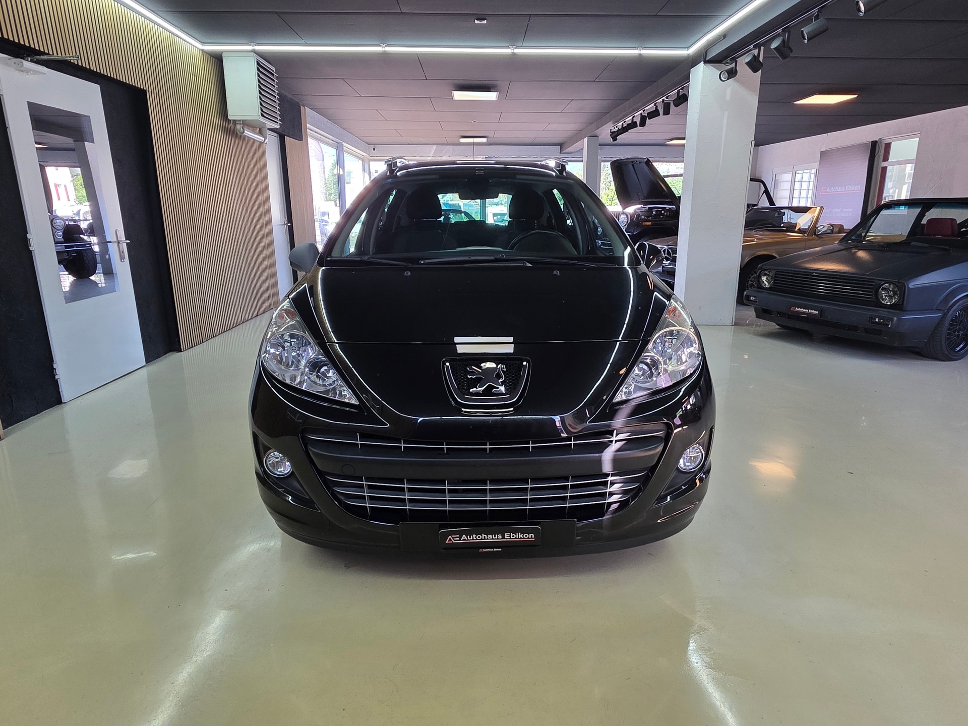 PEUGEOT 207 SW 1.4 16V Swiss Edition-image-1