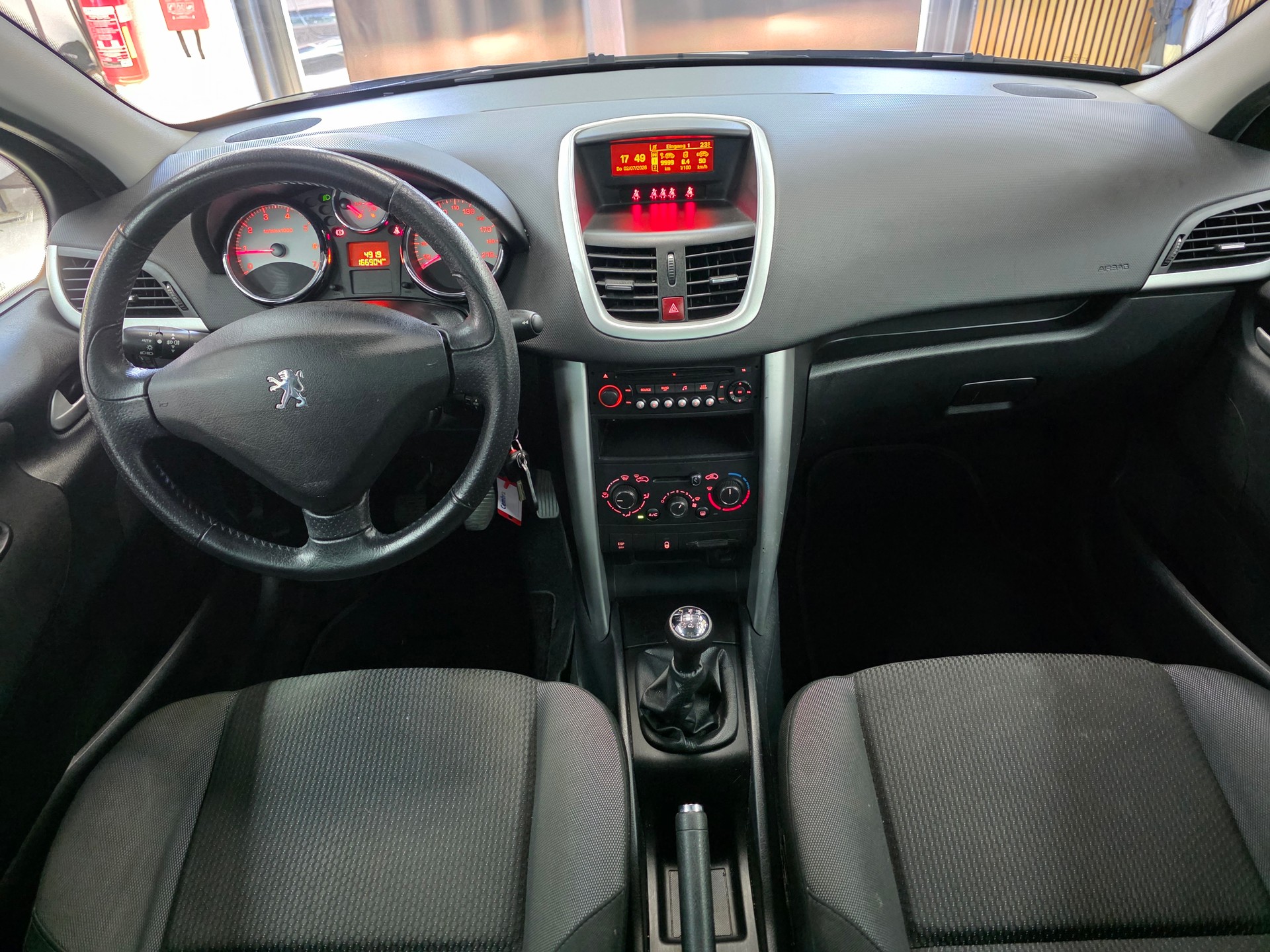 PEUGEOT 207 SW 1.4 16V Swiss Edition-image-11