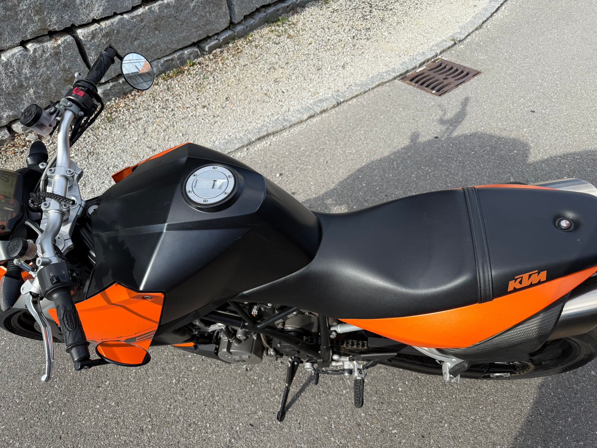 KTM 990 Super Duke-image-6