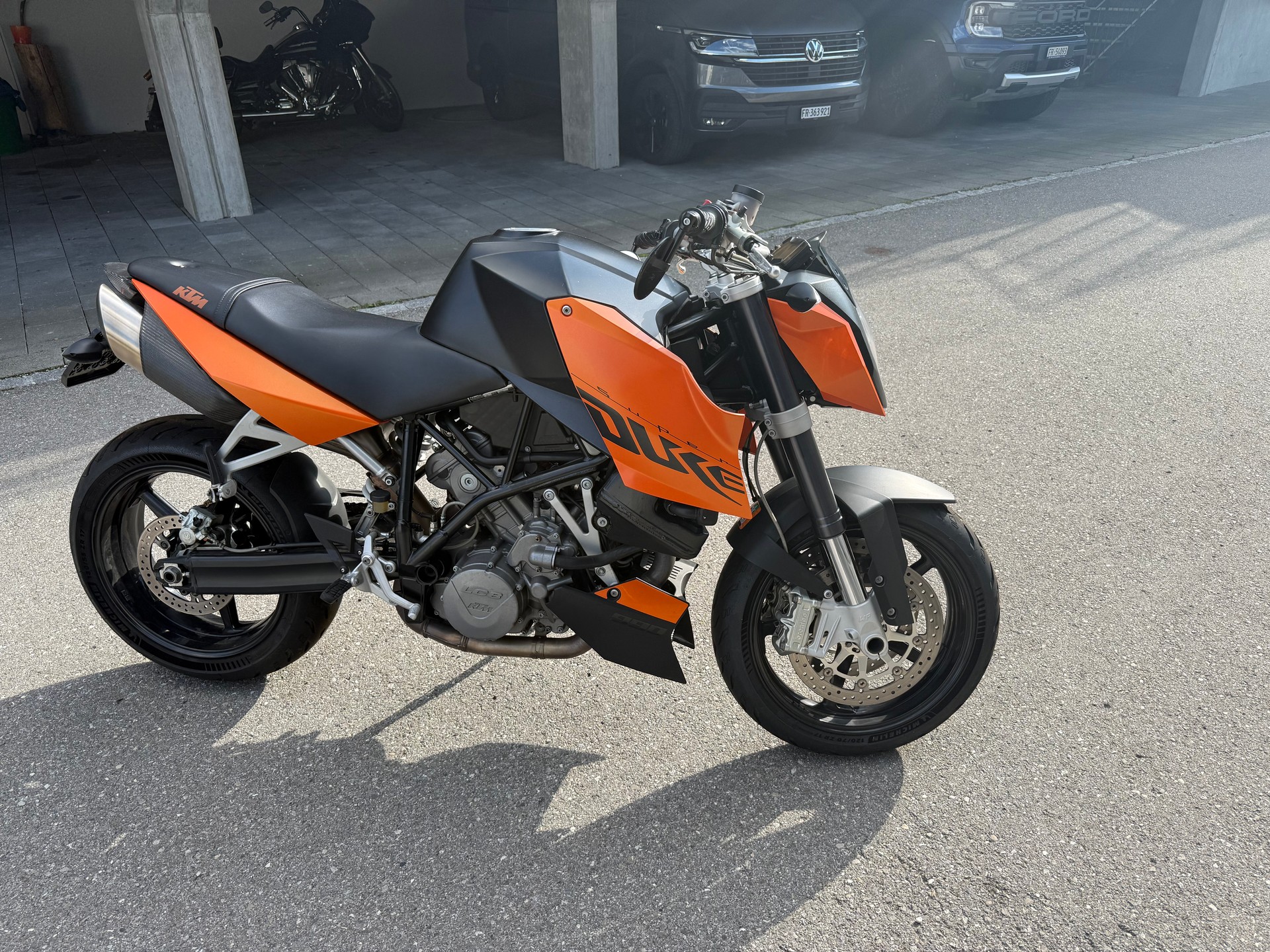 KTM 990 Super Duke-image-2