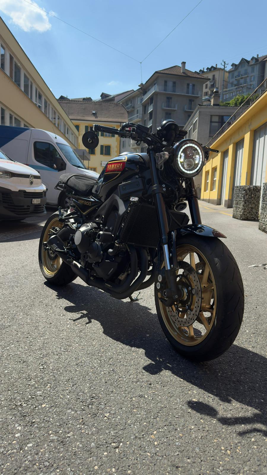 YAMAHA XSR 900 80 Black-showroom-element-1