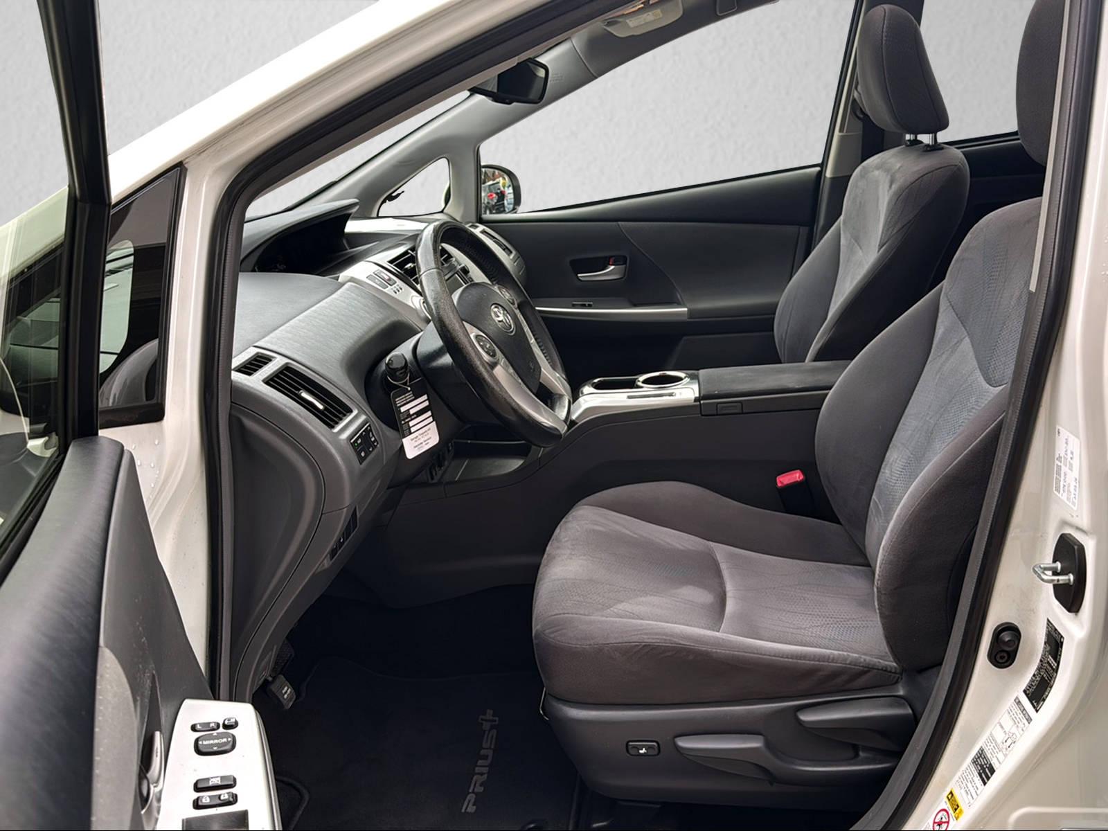 TOYOTA Prius+ Wagon 1.8 VVTi HSD Sol-image-2