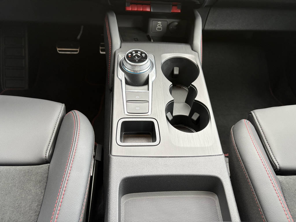 FORD Kuga 2.5 Hybrid ST-Line X 4x4-image-13