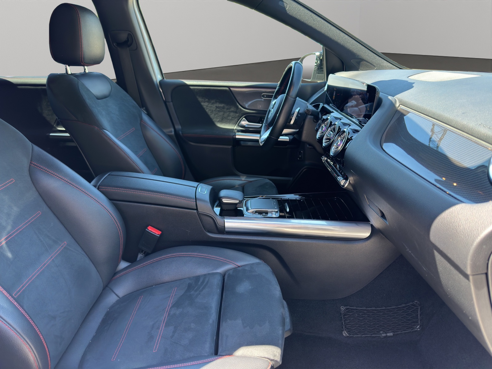 MERCEDES-BENZ B 200 d AMG Line 8G-DCT-image-13