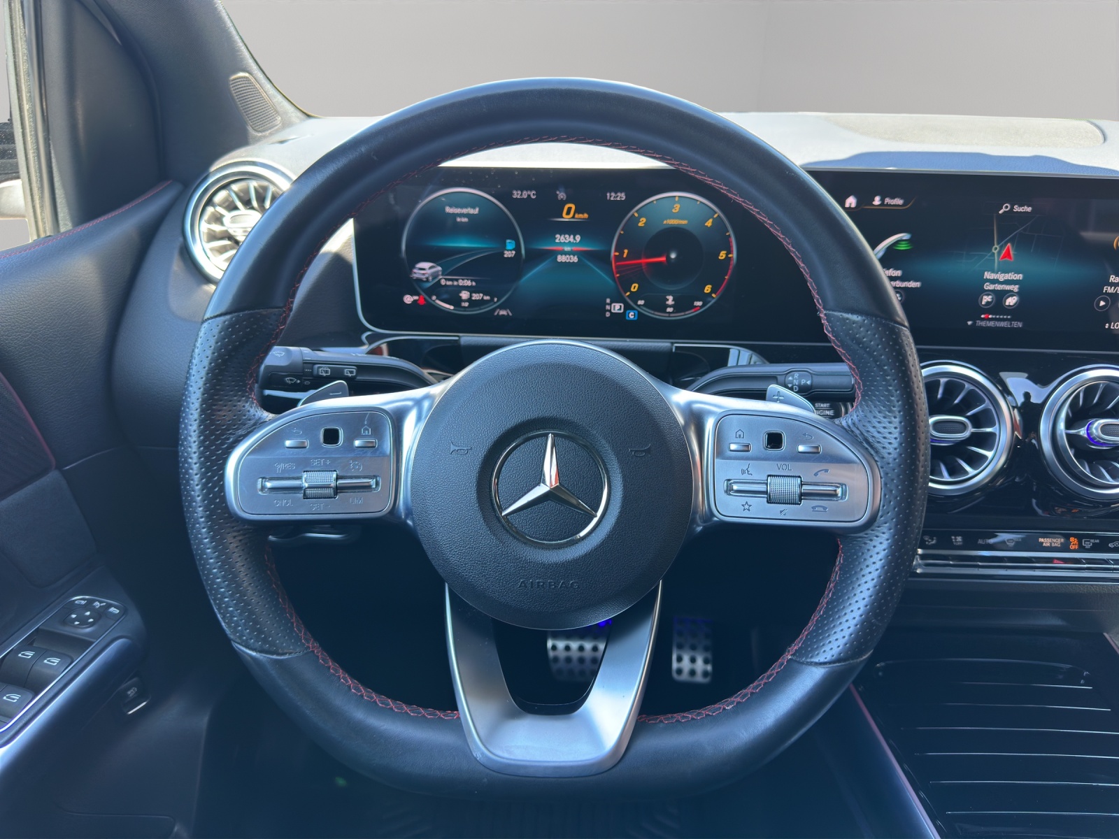 MERCEDES-BENZ B 200 d AMG Line 8G-DCT-image-9
