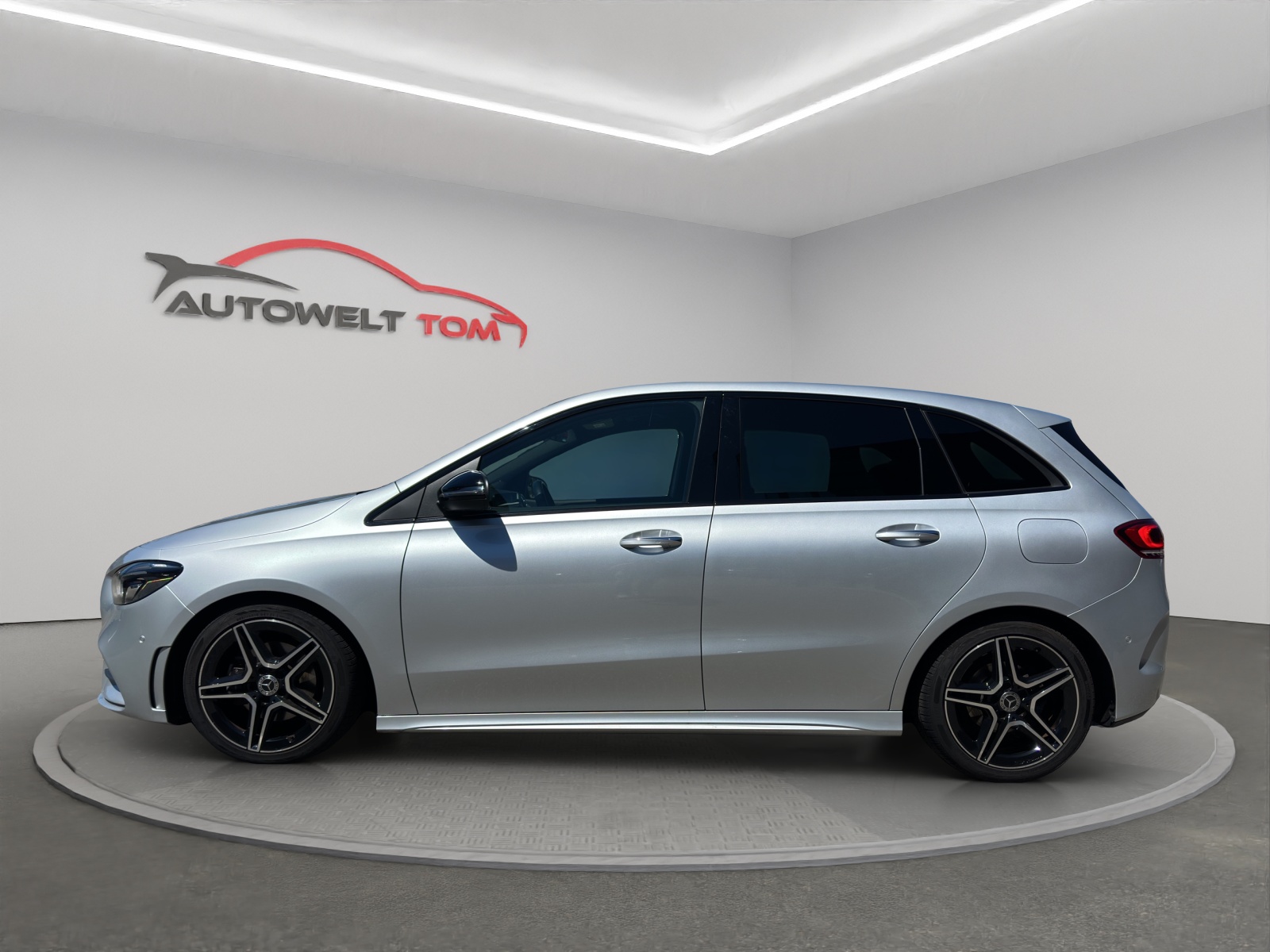 MERCEDES-BENZ B 200 d AMG Line 8G-DCT-image-1