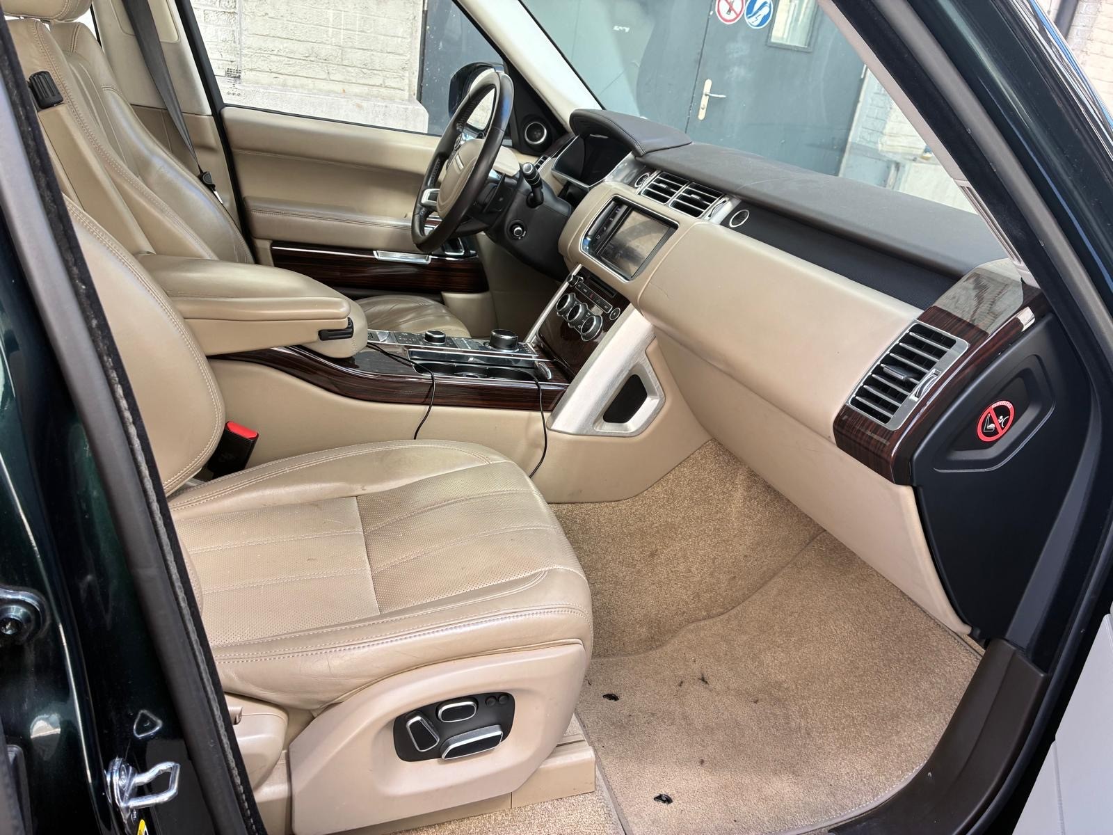LAND ROVER Range Rover 4.4 SDV8 Vogue Automatic-image-2