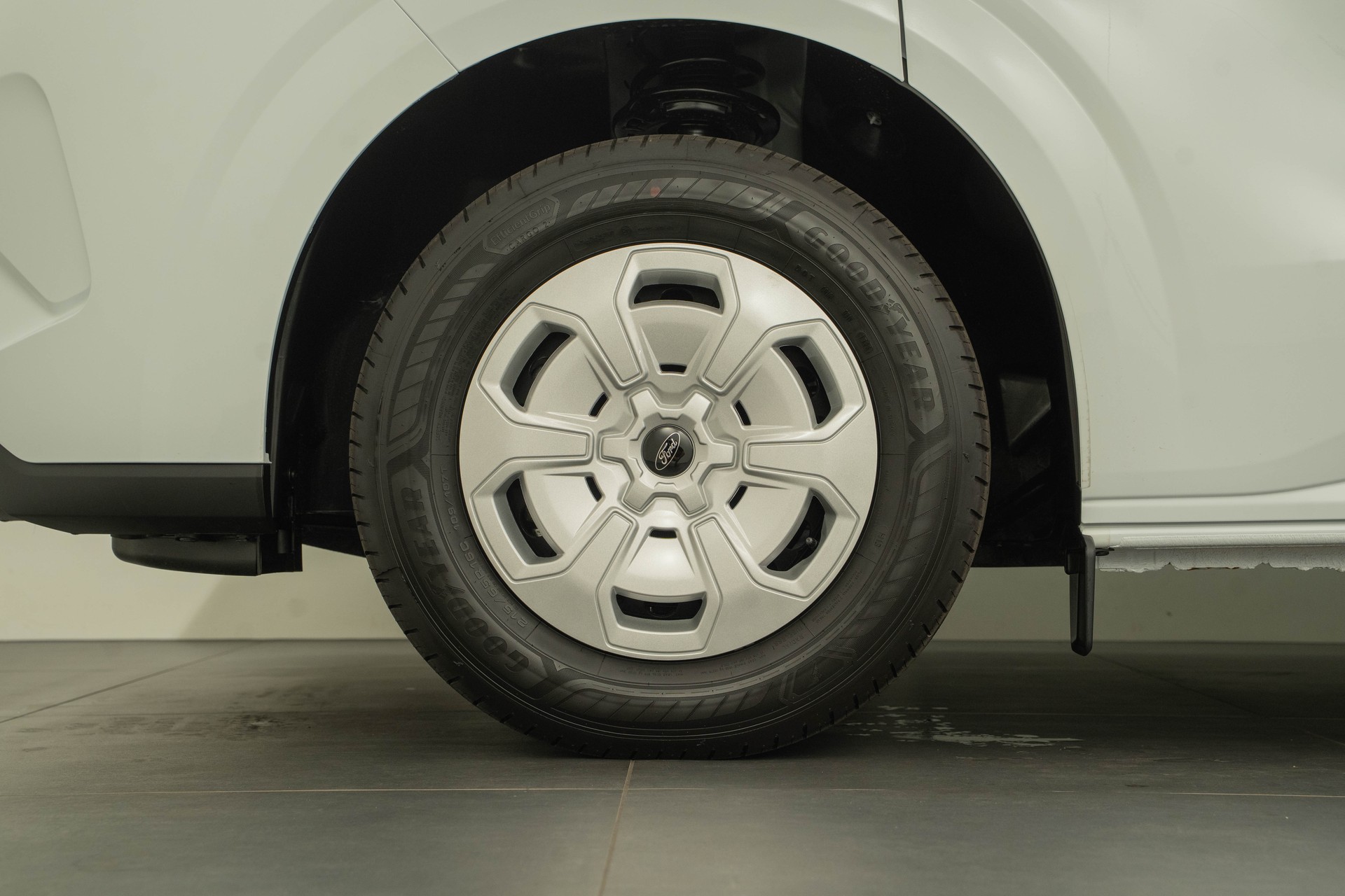 FORD Transit C Van 320 L1 2.5 Duratec 233 Trend PHEV-image-10