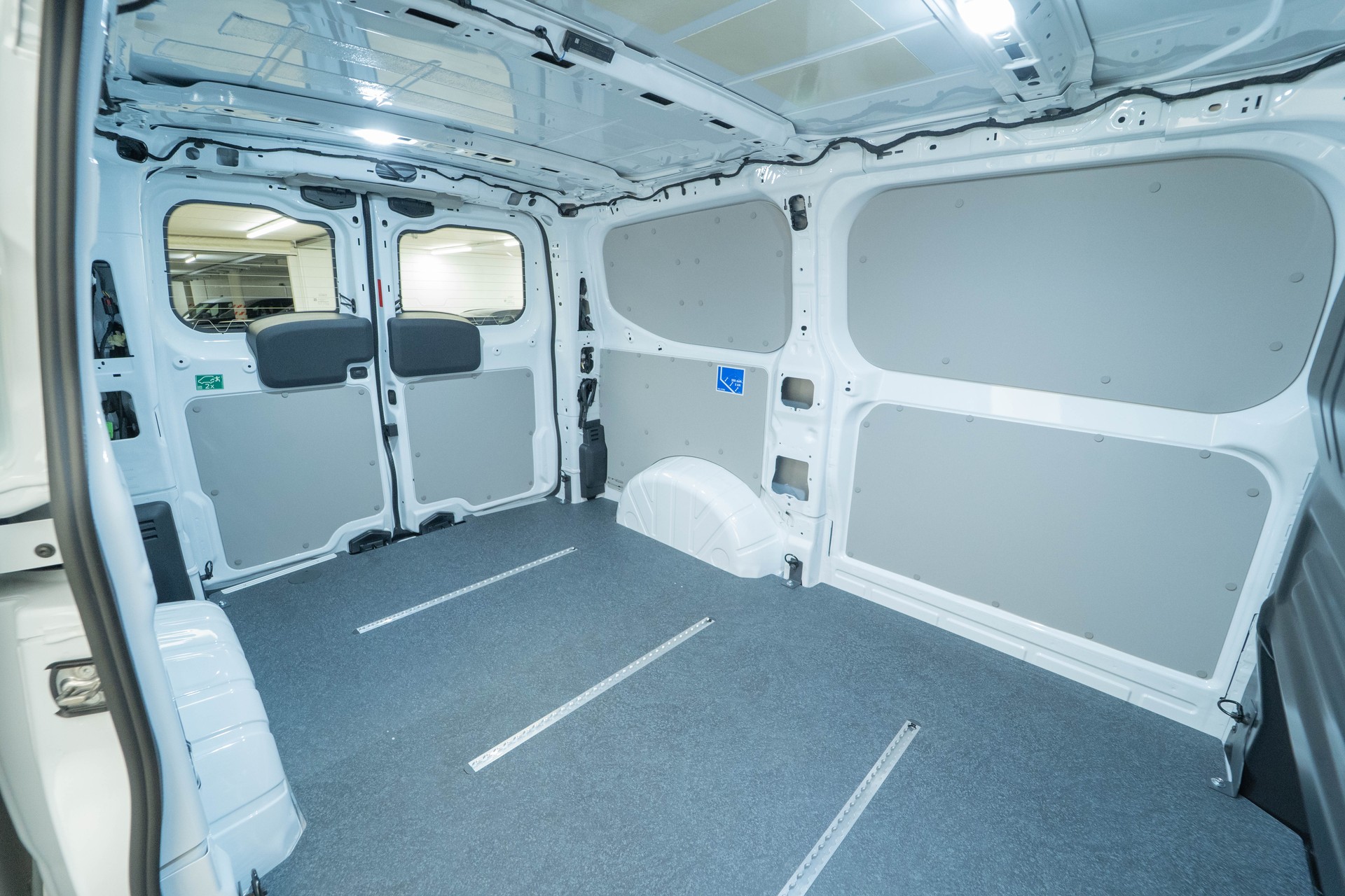 FORD Transit C Van 320 L1 2.5 Duratec 233 Trend PHEV-image-5