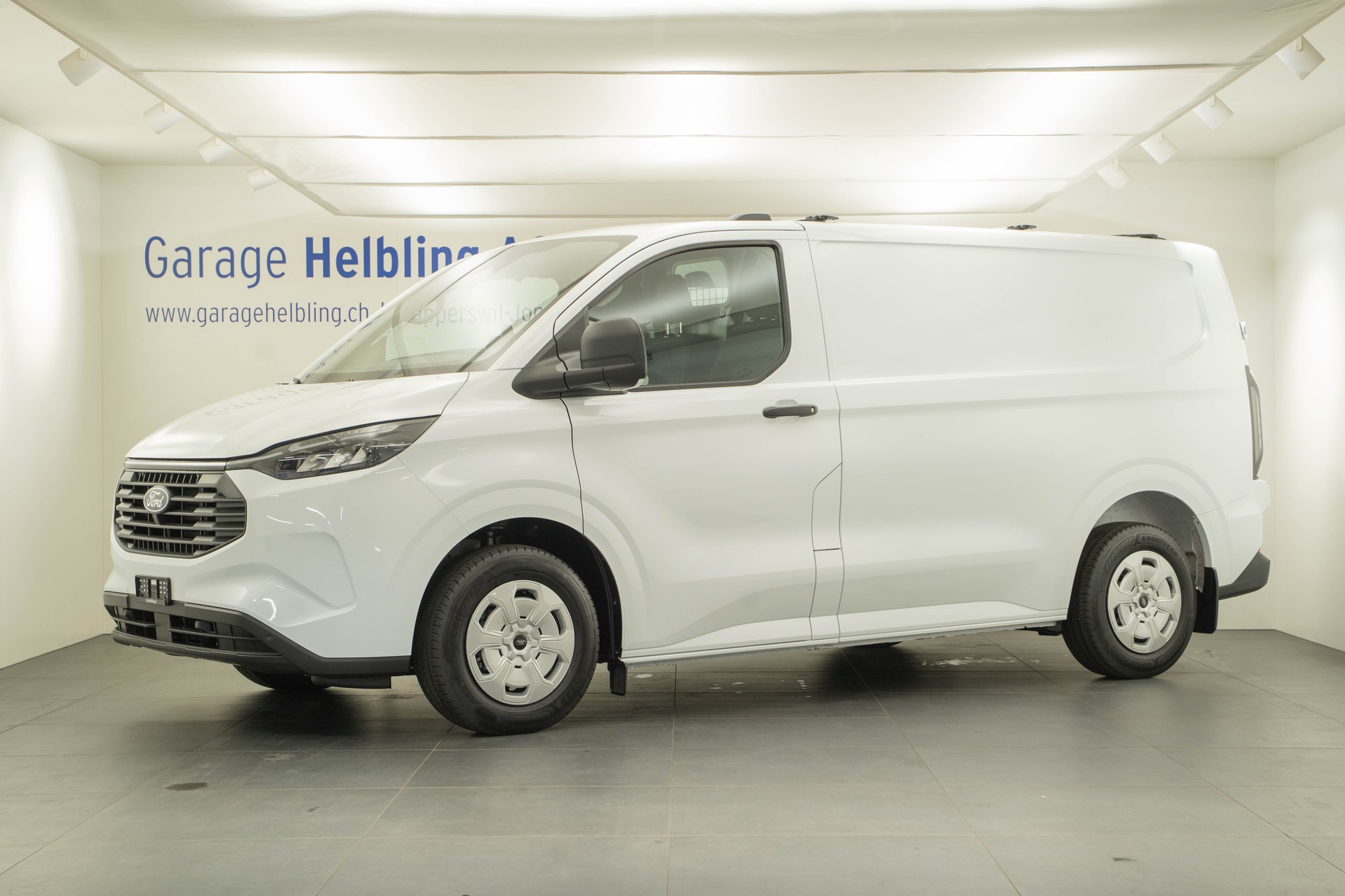 FORD Transit C Van 320 L1 2.5 Duratec 233 Trend PHEV-image-0