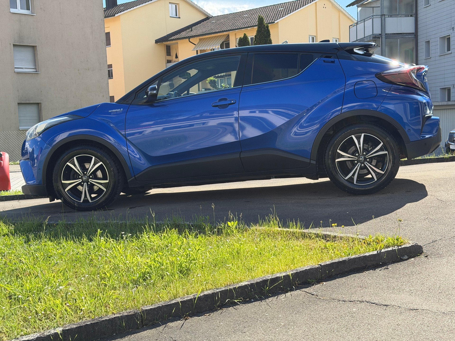 TOYOTA C-HR 1.8 HSD Style CVT-image-3