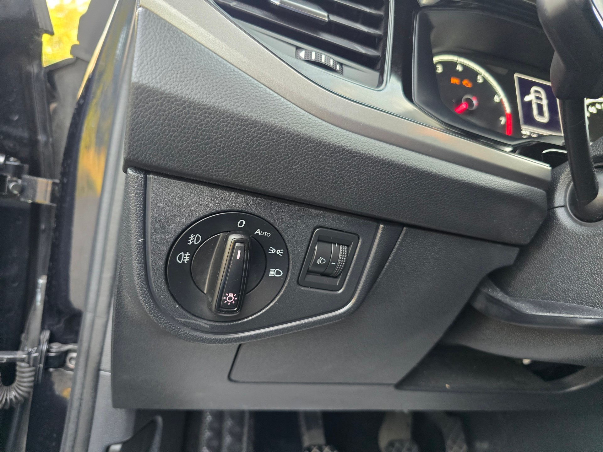 VW Polo 1.0 TSI BMT Trendline-image-16
