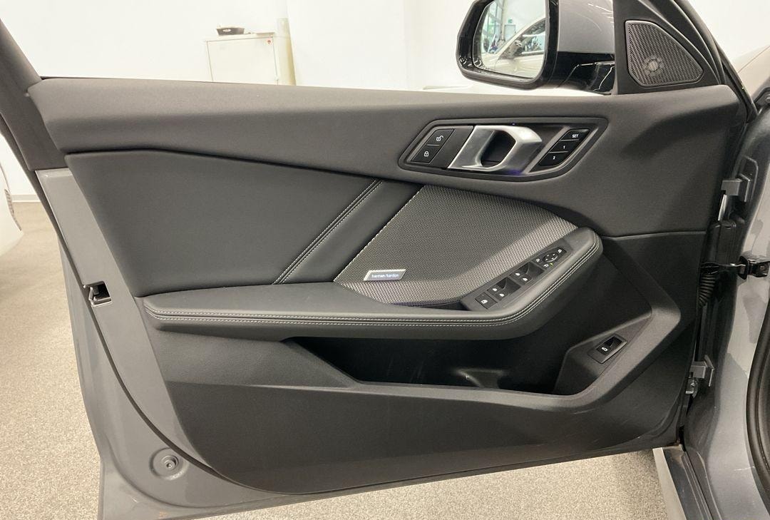 BMW 120d M Sport Pro Steptronic **VOLLAUSSTATTUNG -HEAD UP -KOMFORT/ +DRIVE PAKET PROFESS. -GRATIS SERVICE 10J. /100.000KM **-image-5