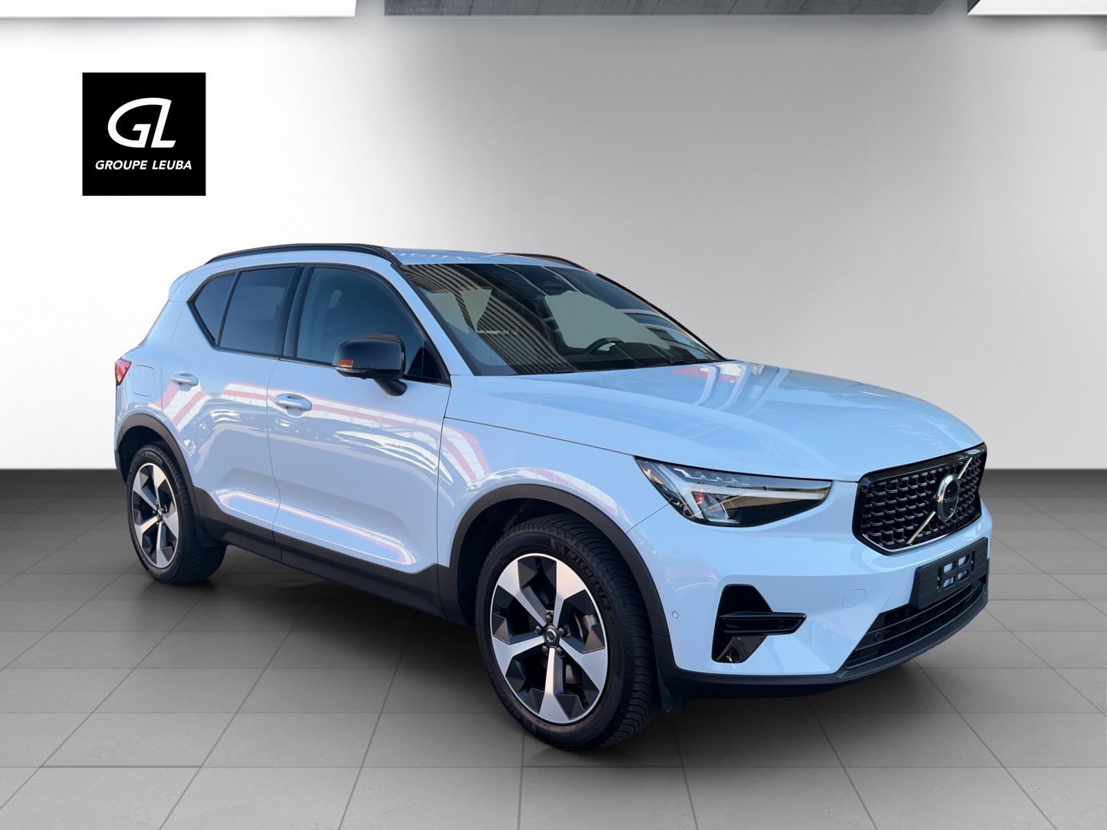 VOLVO XC40 B3 MHD Plus Dark-image-0