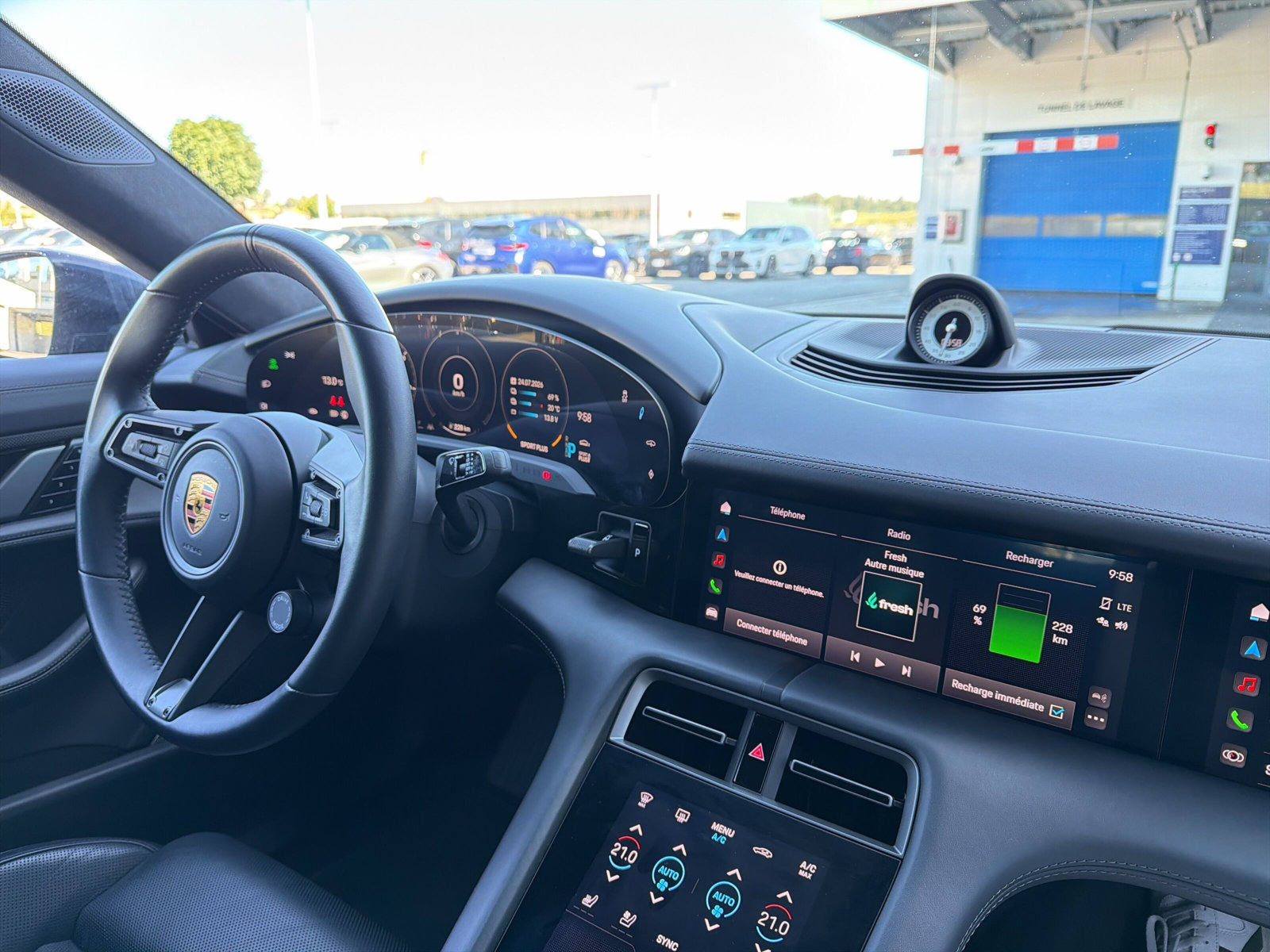 PORSCHE Taycan Turbo (CH)-image-24