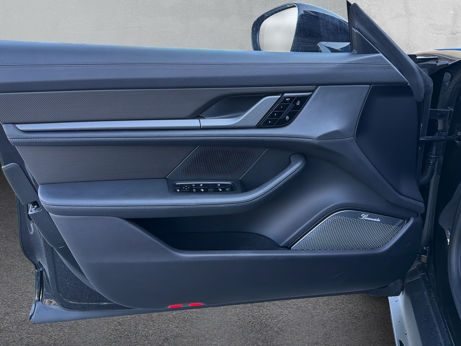 PORSCHE Taycan Turbo (CH)-image-21