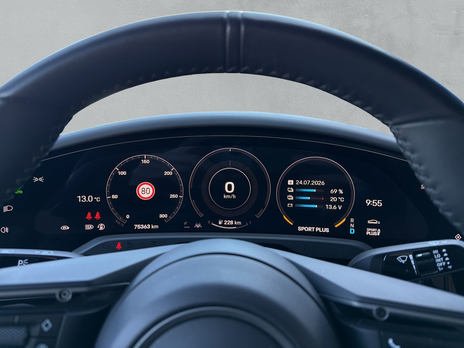 PORSCHE Taycan Turbo (CH)-image-23