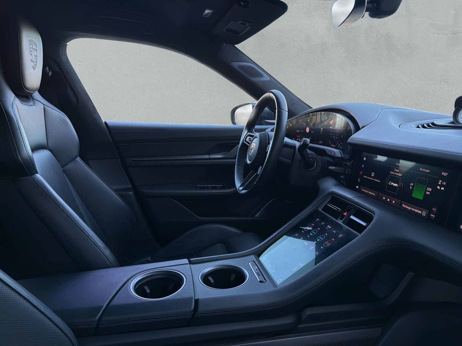 PORSCHE Taycan Turbo (CH)-image-13