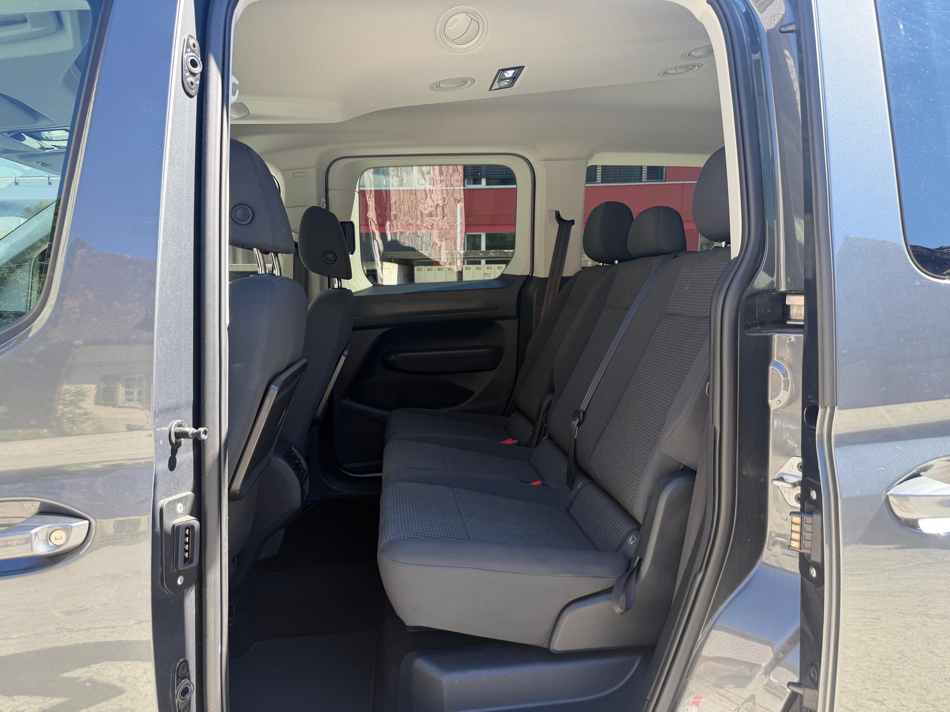 VW Caddy 2.0 TDI 4Motion Liberty-image-6