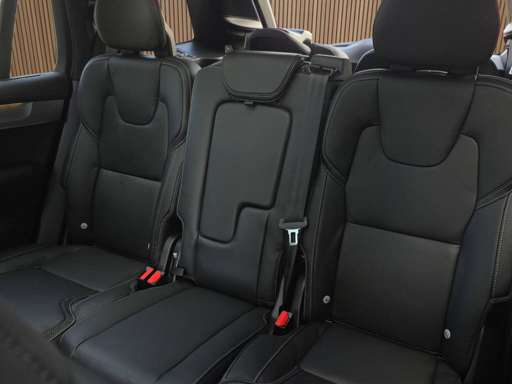 VOLVO XC90 2.0 T8 TE Black Edition eAWD-image-17