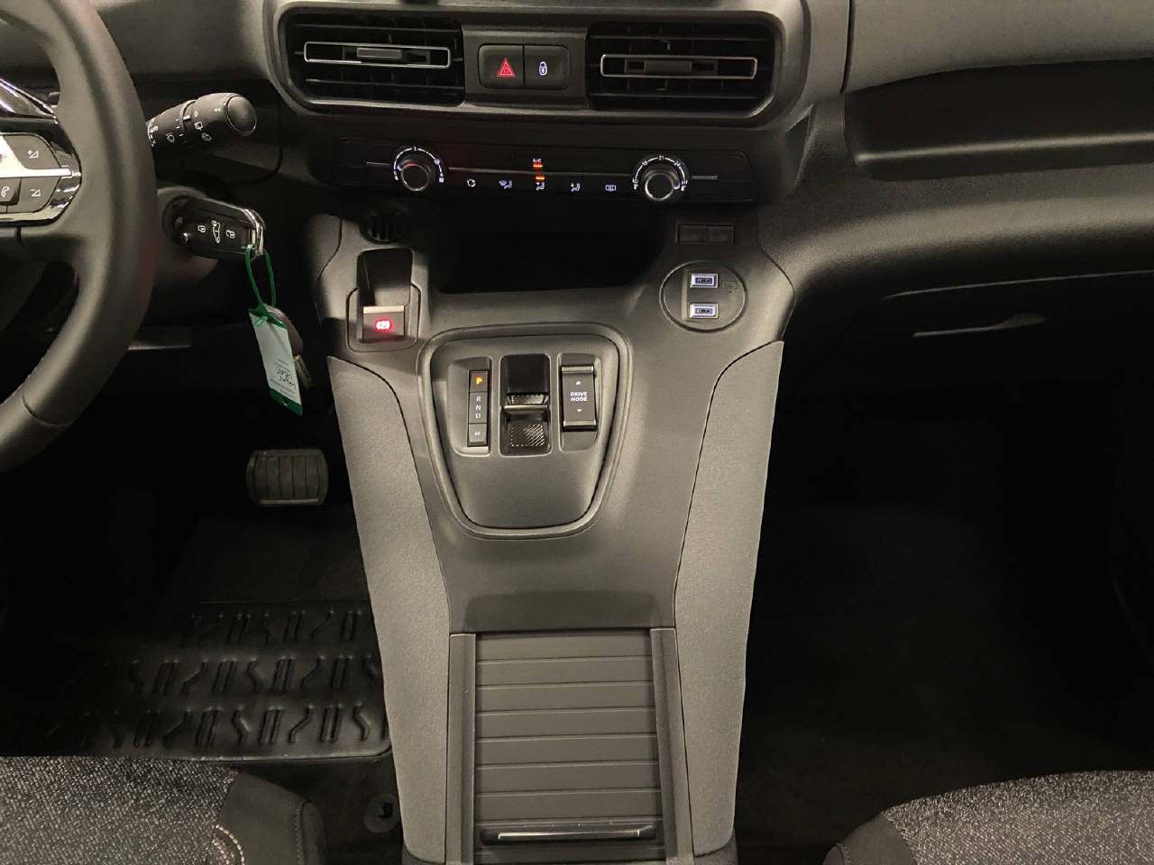 PEUGEOT Rifter Long 1.5 BlueHDi 130 Allure Limited Edition-image-8